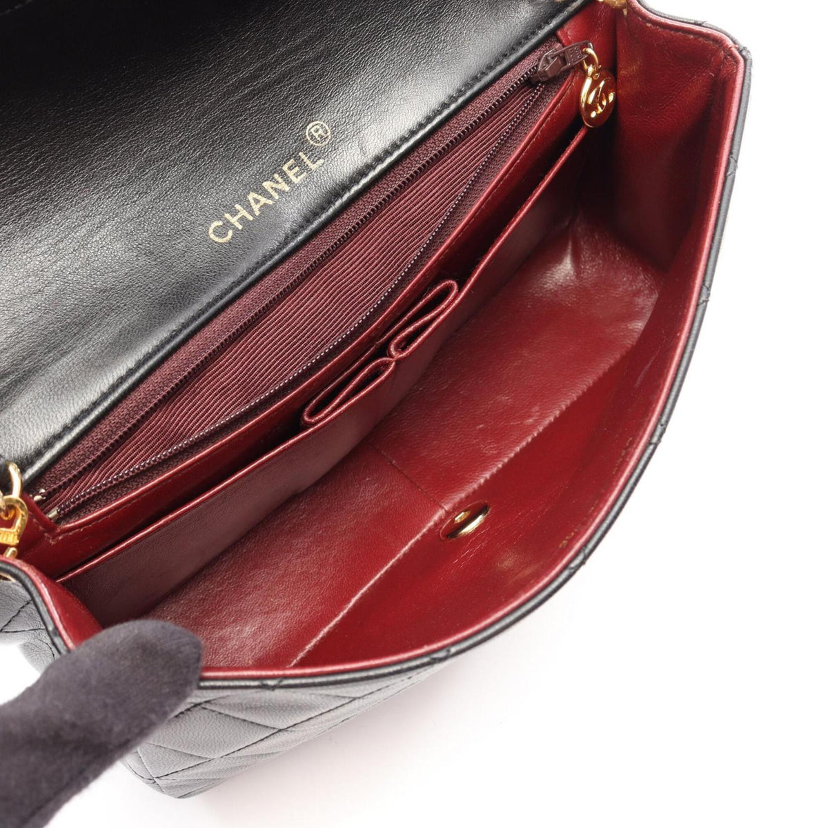 Chanel Black Leather Shoulder Bag (Pre-Owned)