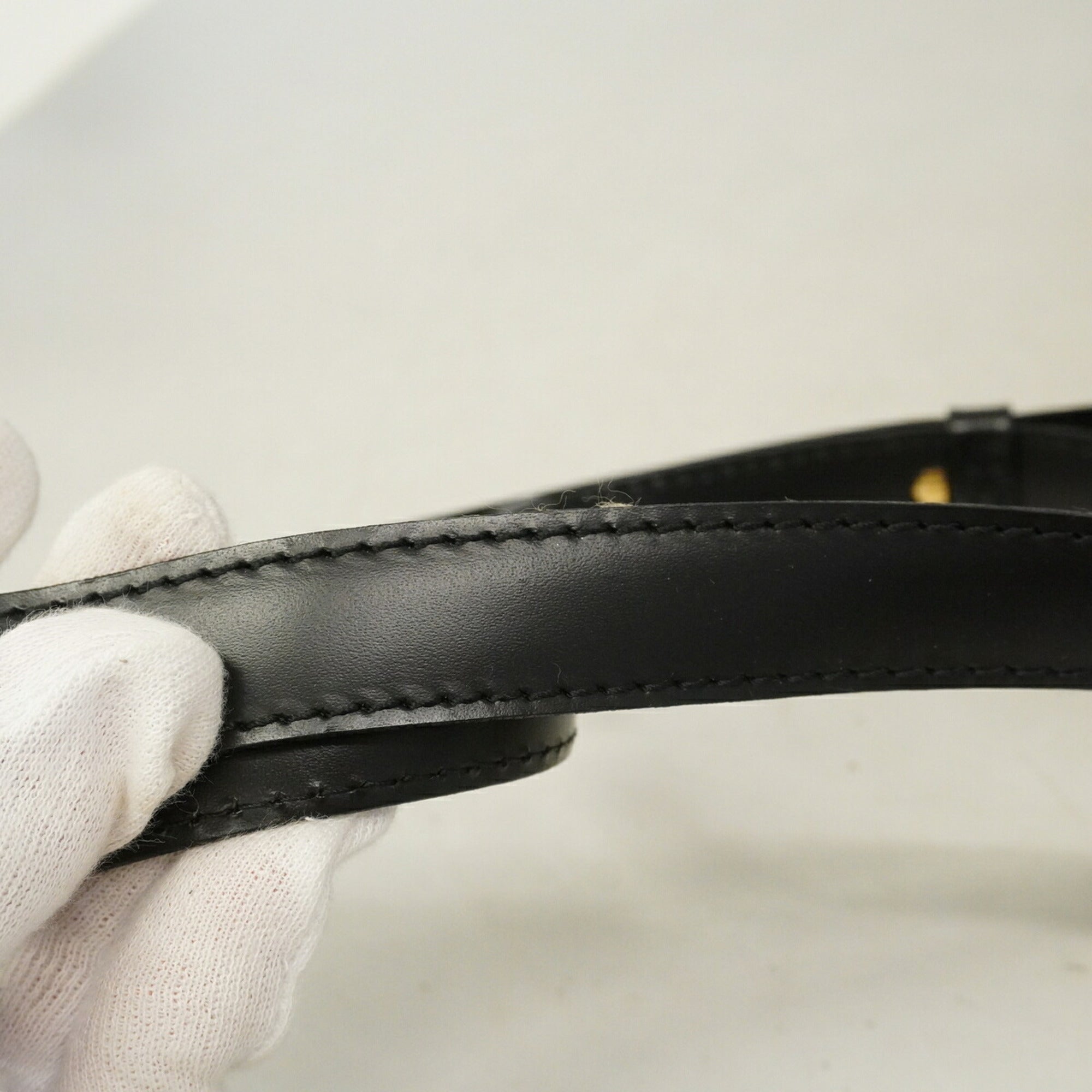 Louis Vuitton Noir Shoulder Bag (Pre-Owned)
