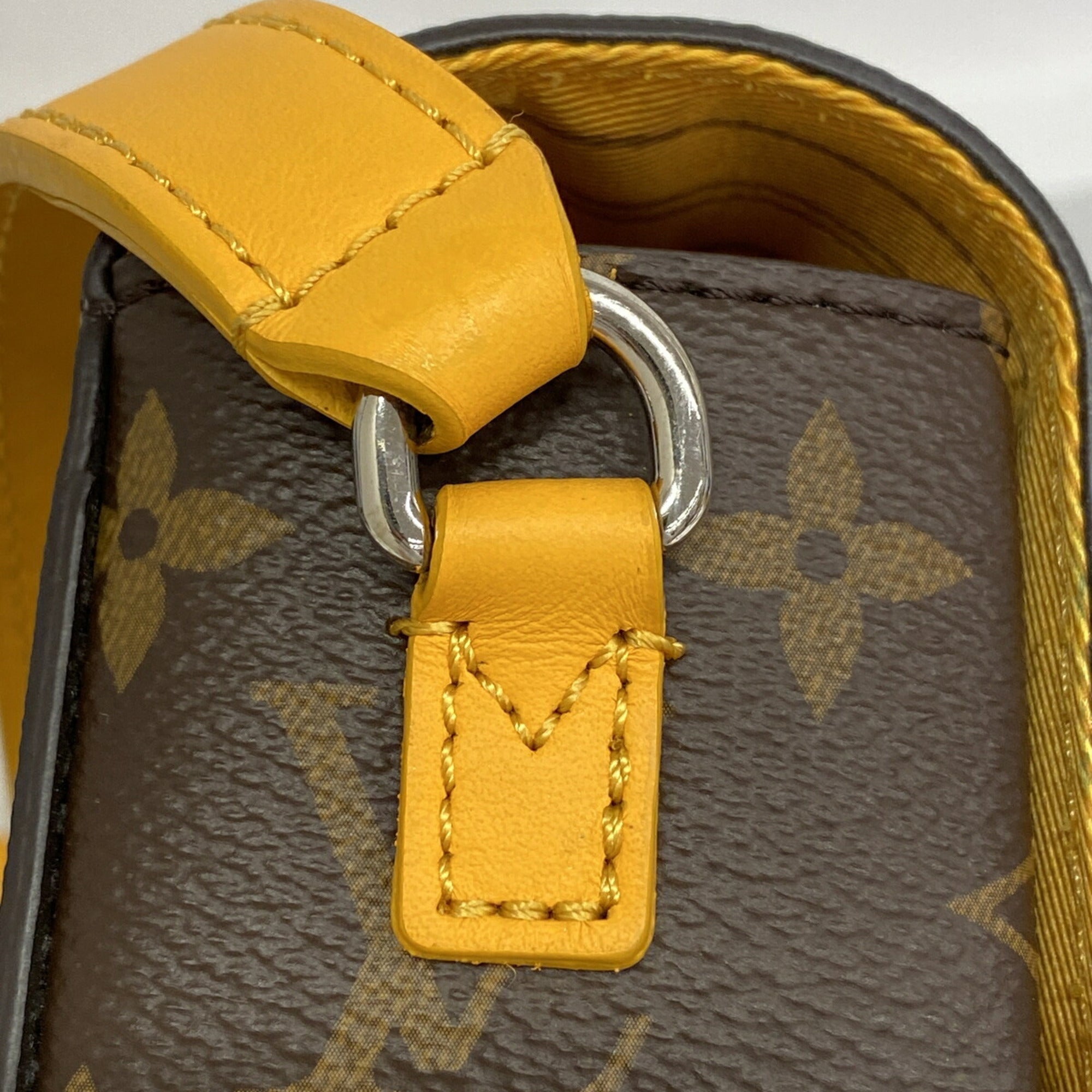 Louis Vuitton Brown Shoulder Bag (Pre-Owned)