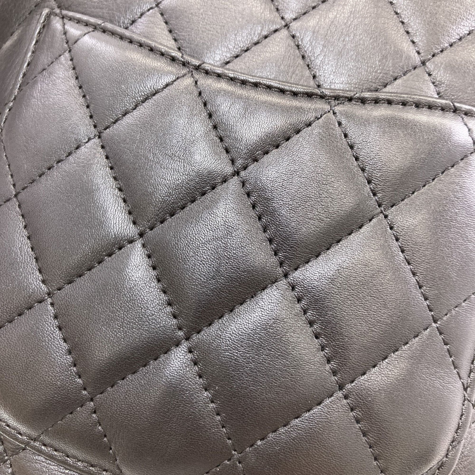 Chanel Black Leather Shoulder Bag (Pre-Owned)