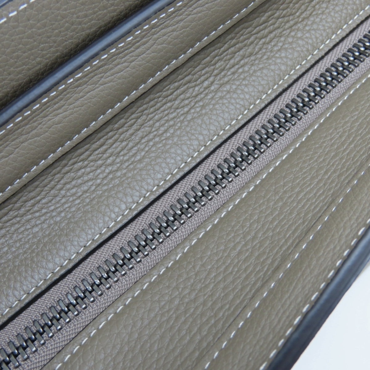 Celine Grayish Leather Tote Bag (Pre-Owned)