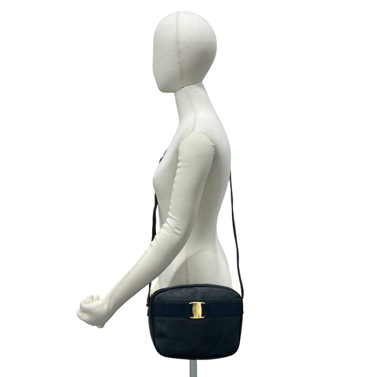 Salvatore Ferragamo Black Leather Shoulder Bag (Pre-Owned)