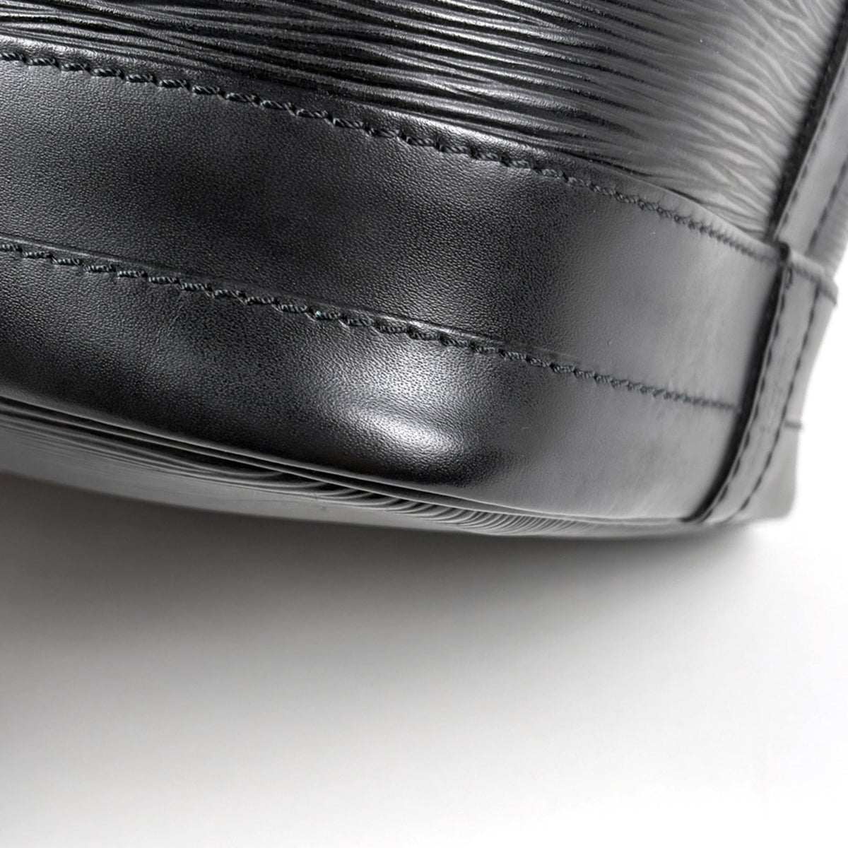 Louis Vuitton Black Noir Epi Leather Shoulder Bag (Pre-Owned)