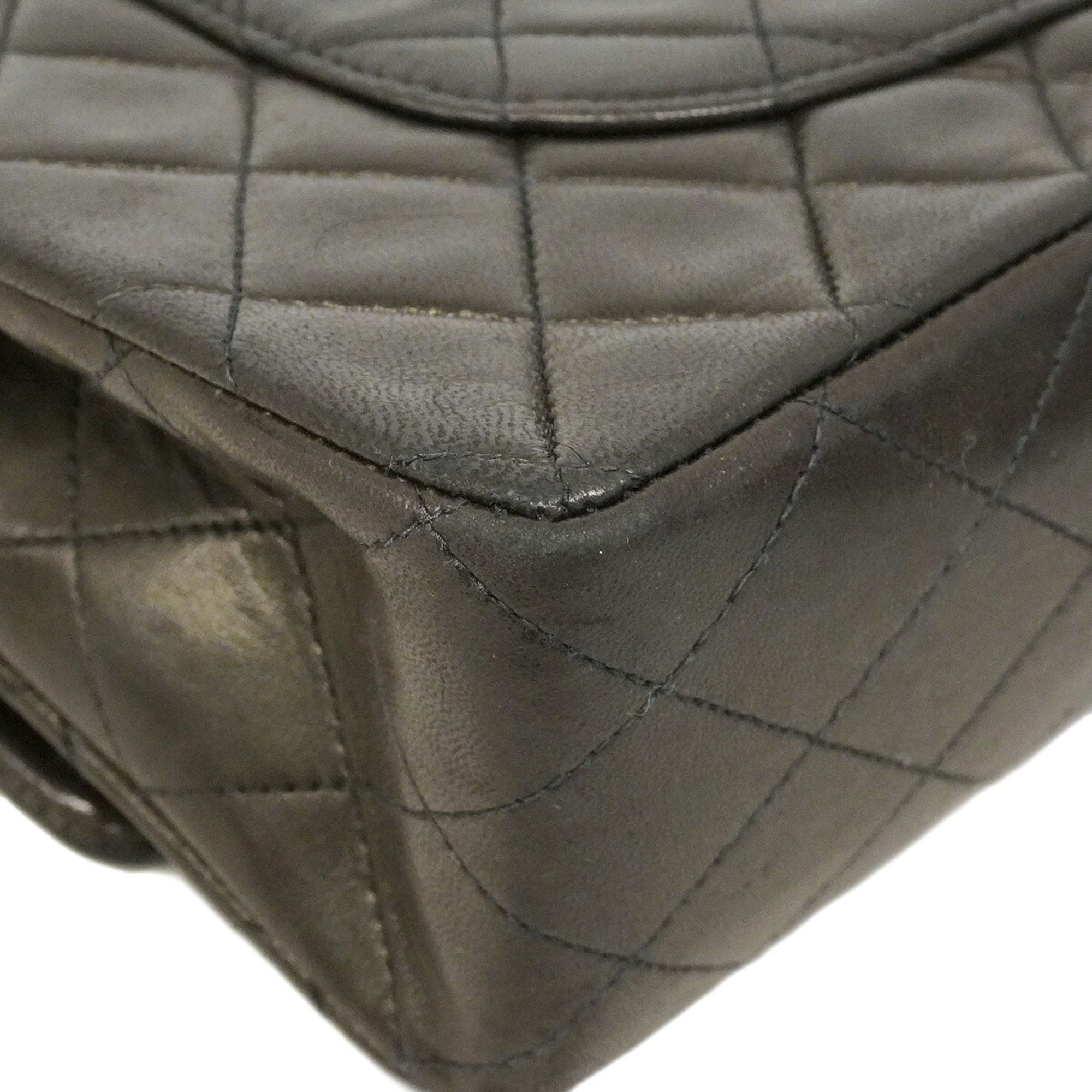 Chanel Black Leather Shoulder Bag (Pre-Owned)