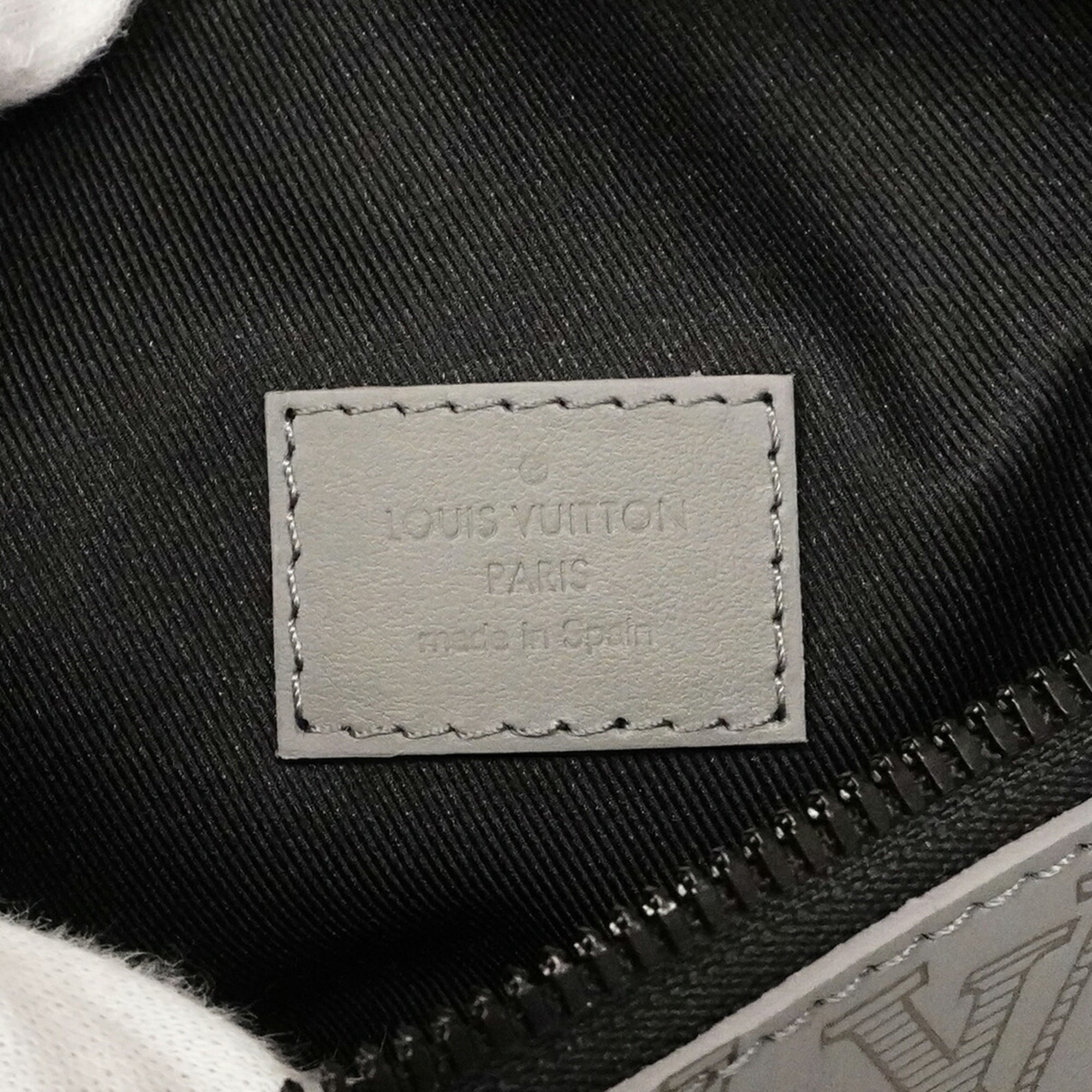 Louis Vuitton Gris Sling Bag (Pre-Owned)
