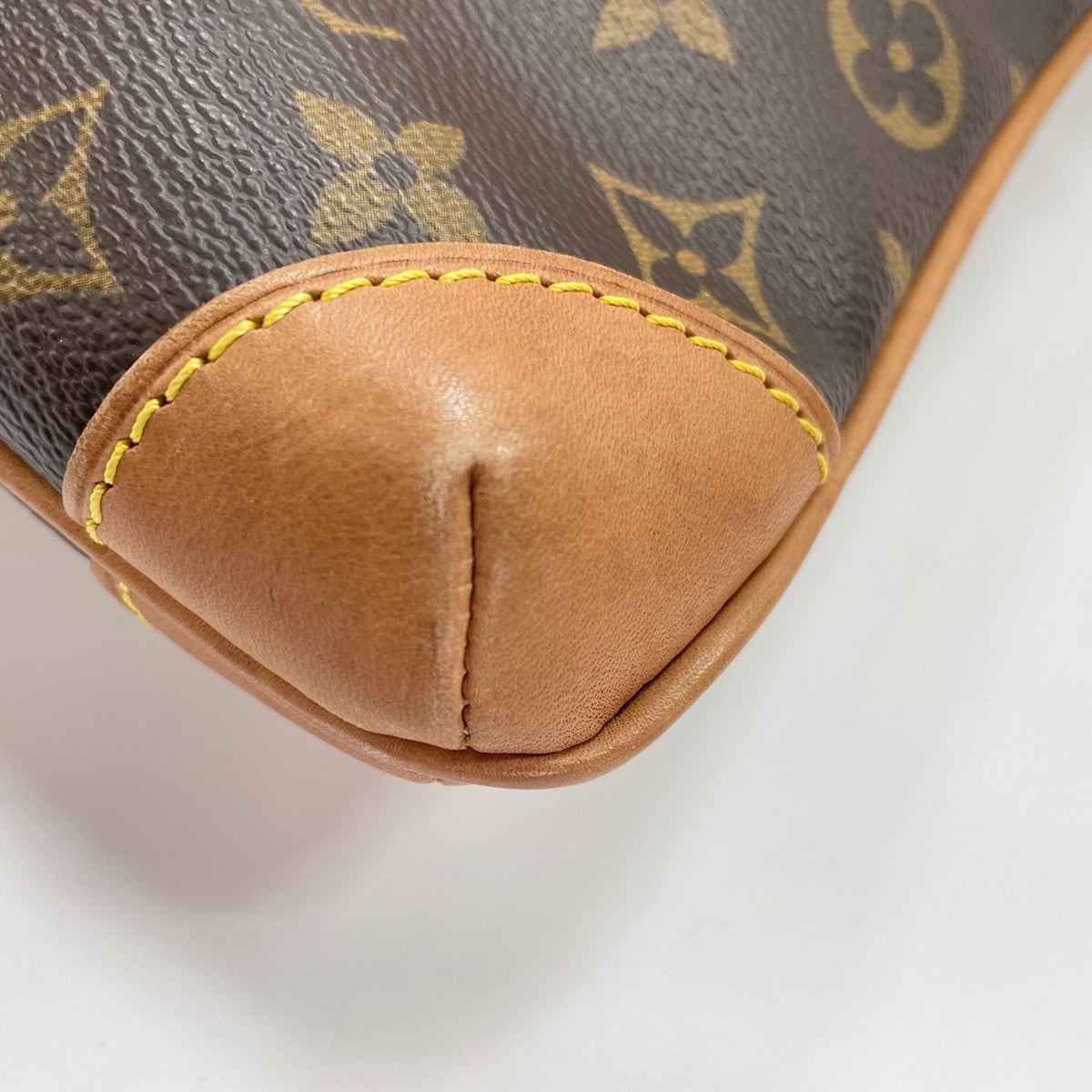 Louis Vuitton Brown Shoulder Bag (Pre-Owned)