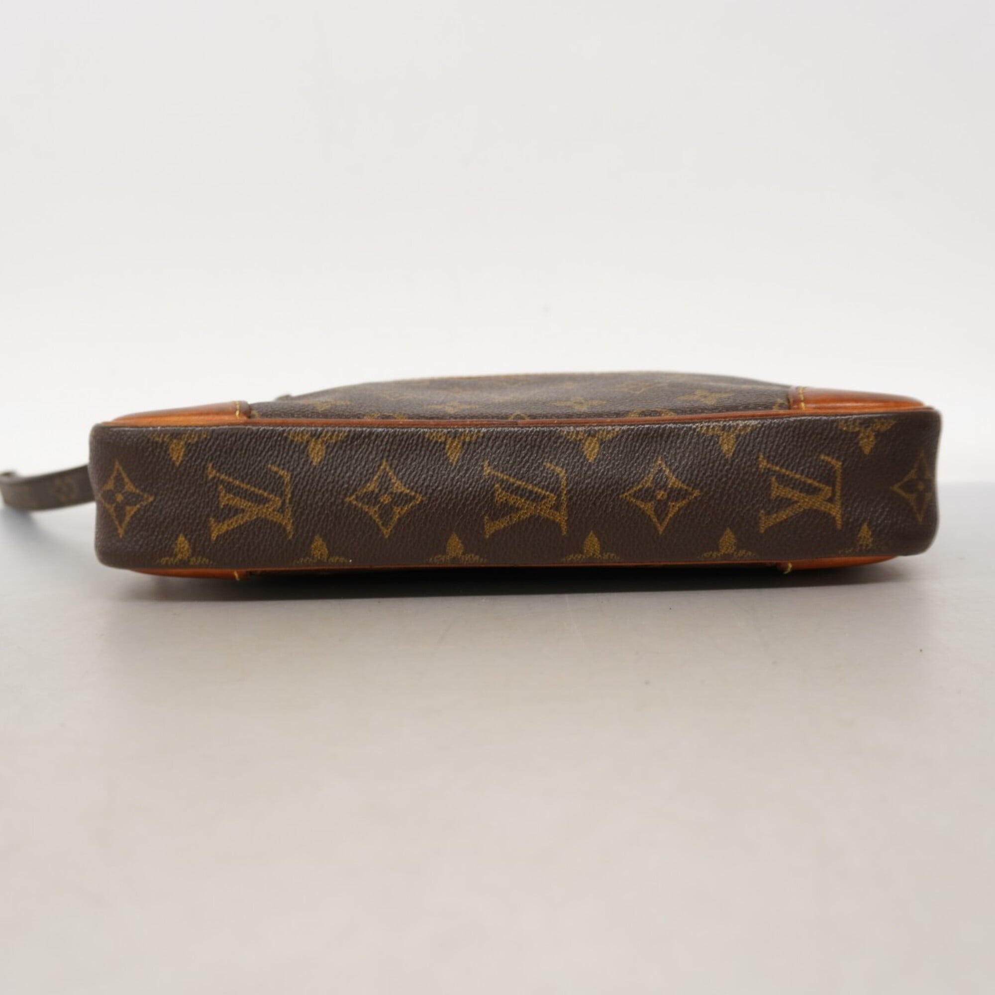 Louis Vuitton Brown Clutch Bag (Pre-Owned)