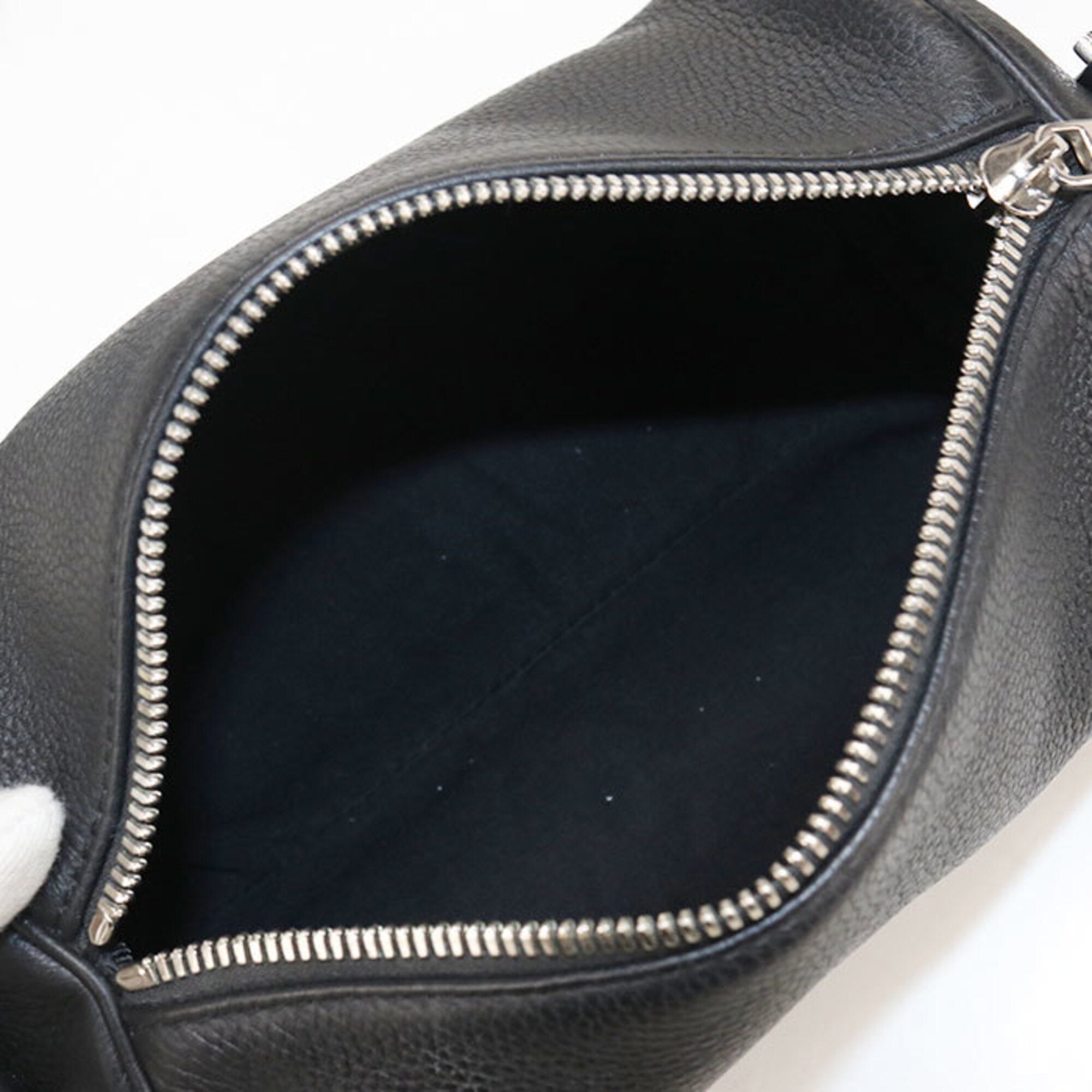 Christian Dior Black Leather Shoulder Bag (Pre-Owned)