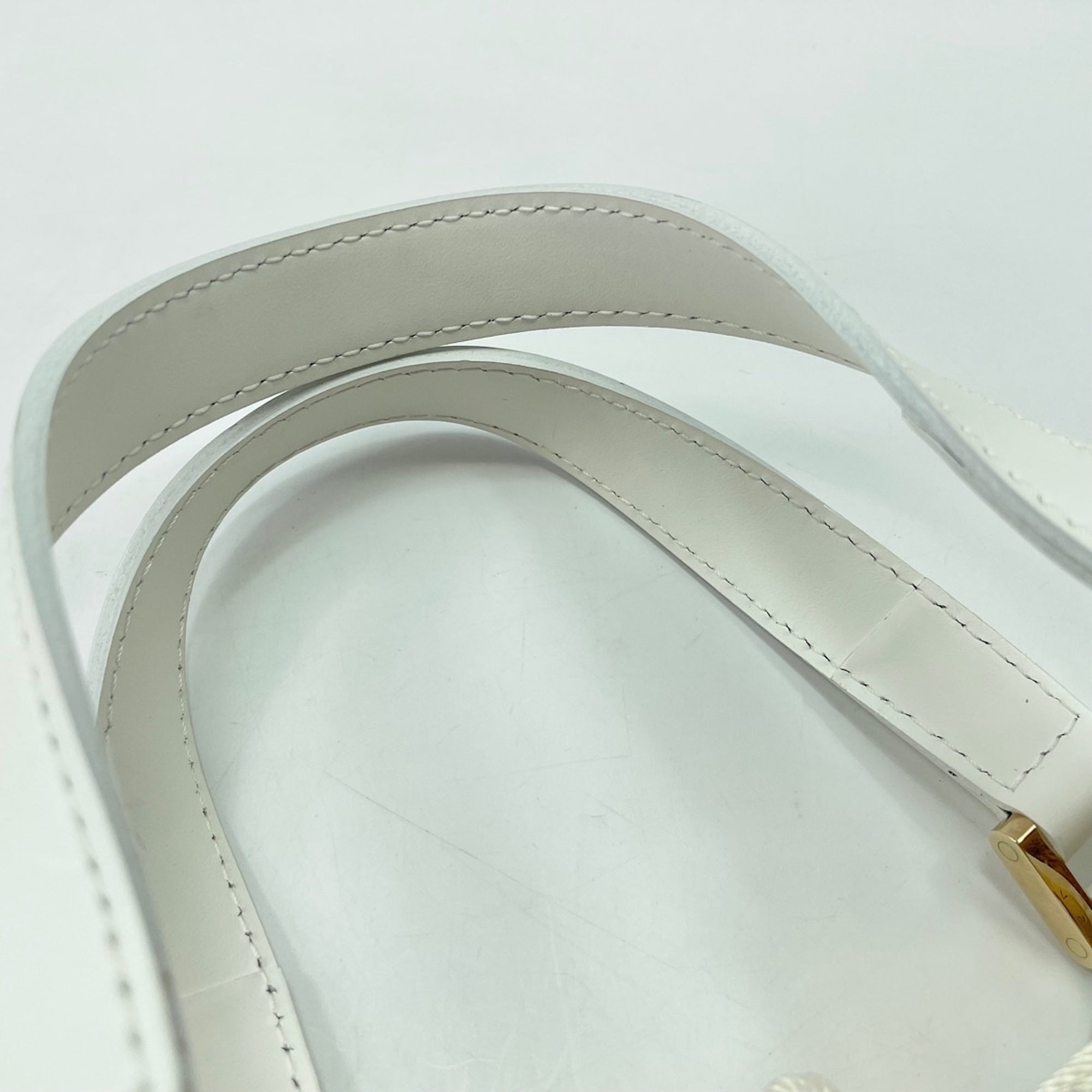 Louis Vuitton White Handbag (Pre-Owned)