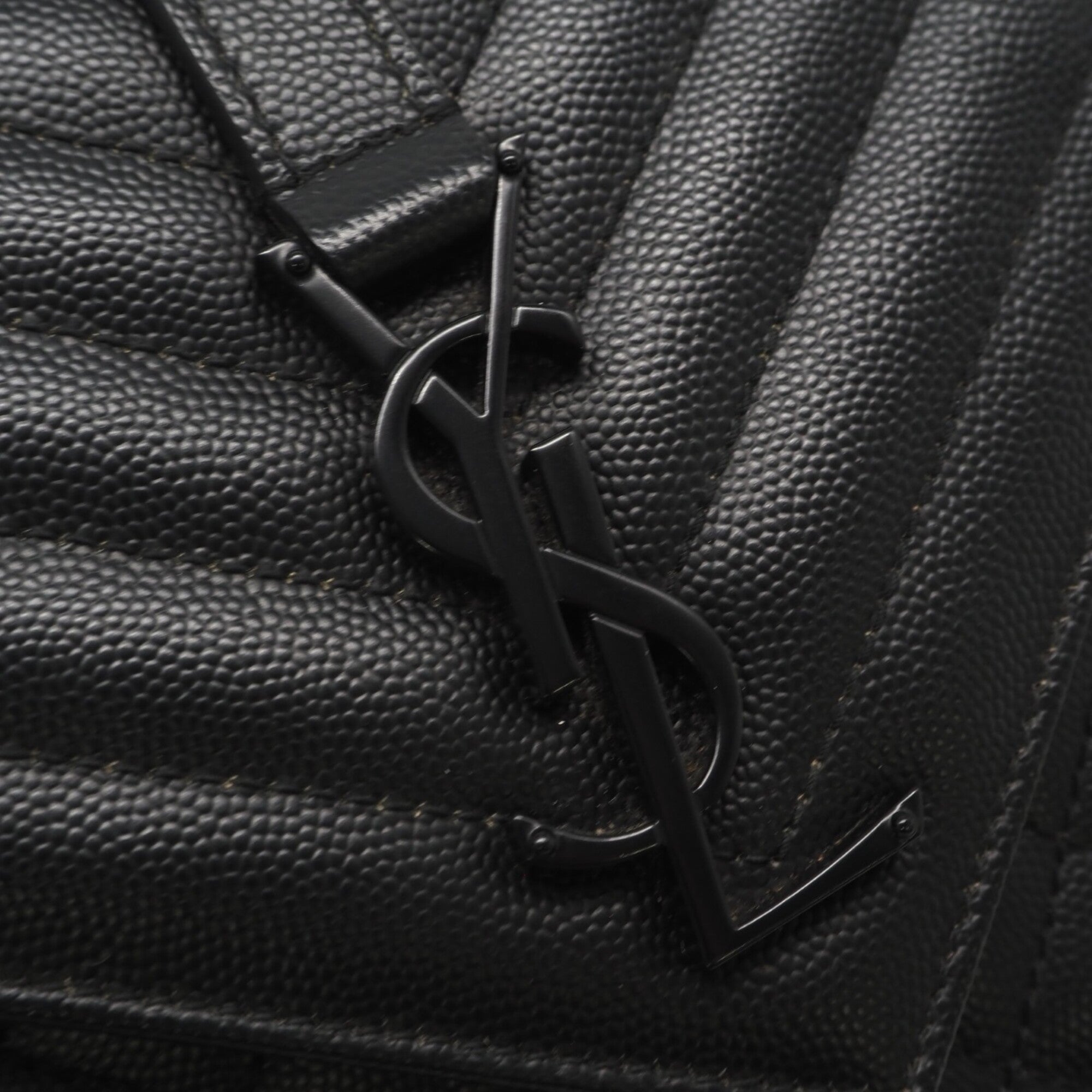 Yves Saint Laurent Black Leather Shoulder Bag (Pre-Owned)