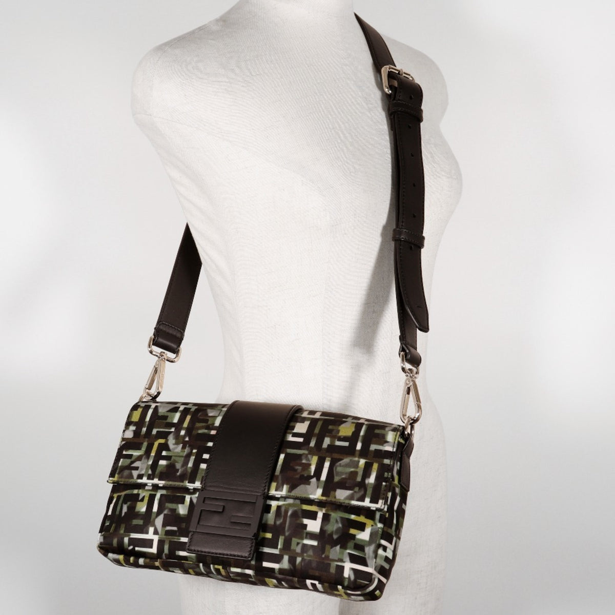 Fendi Black Nylon Shoulder Bag (Pre-Owned)