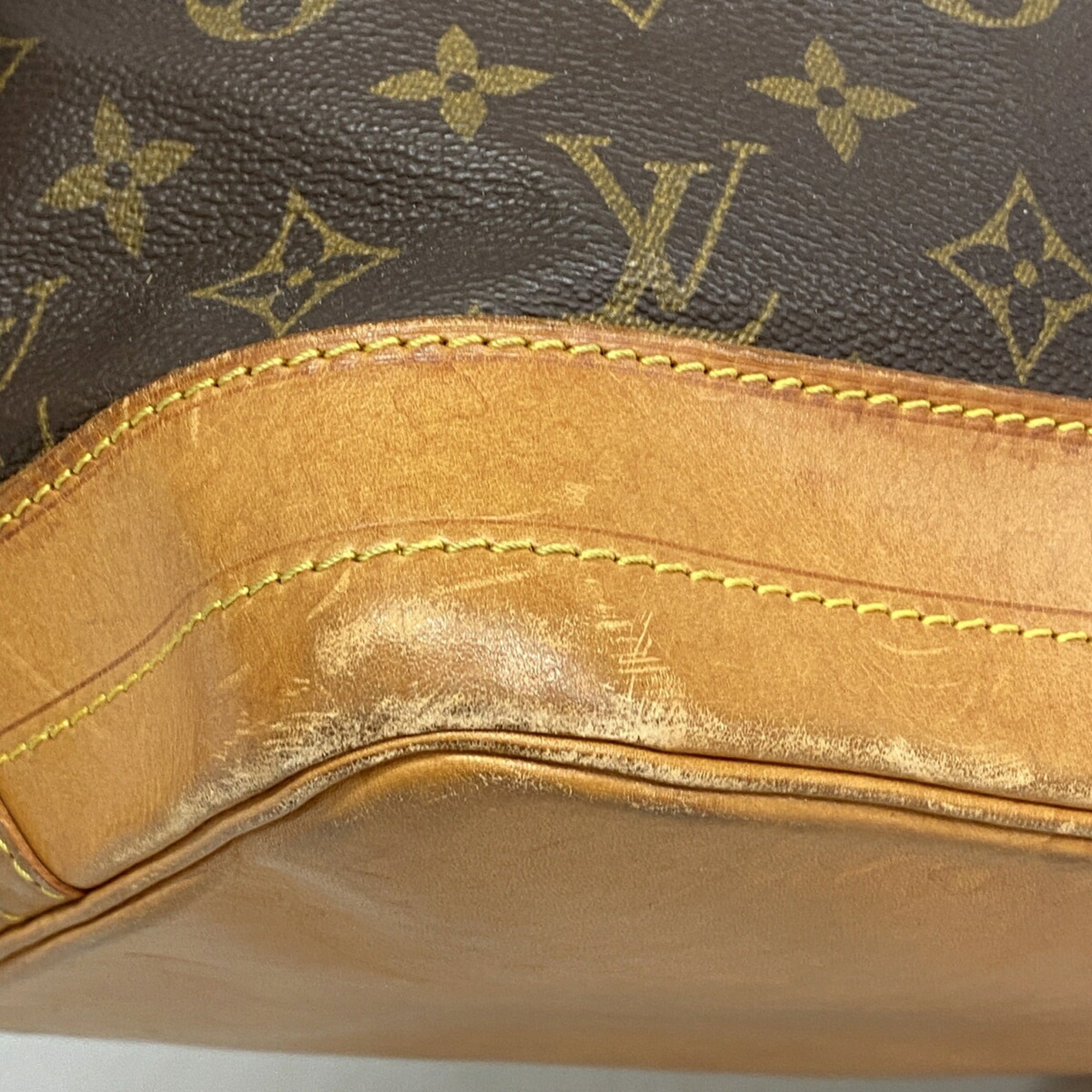 Louis Vuitton Brown Shoulder Bag (Pre-Owned)