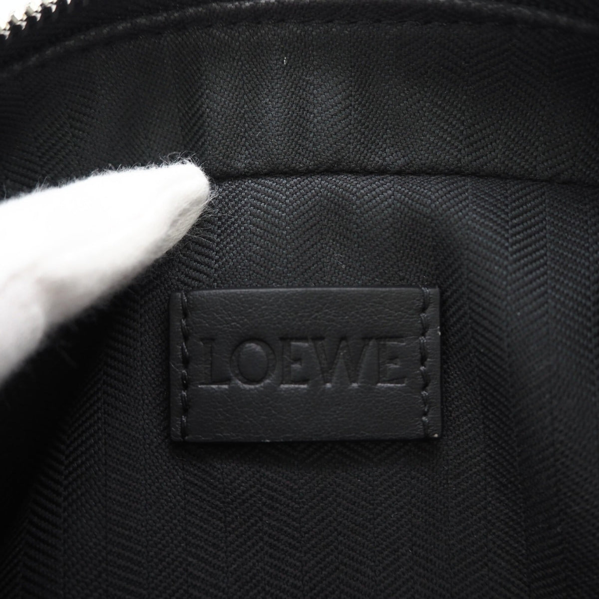 Loewe Black Leather Shoulder Bag (Pre-Owned)