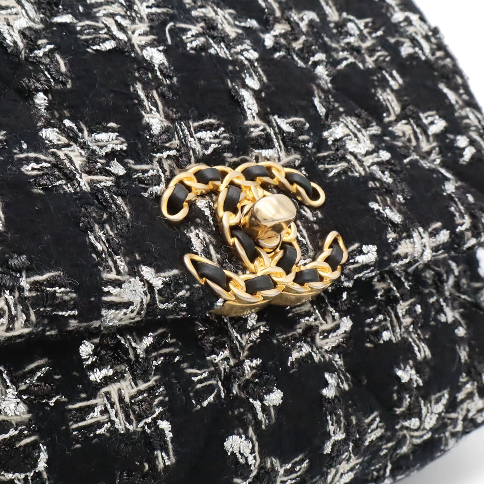 Chanel Black Tweed Shoulder Bag (Pre-Owned)