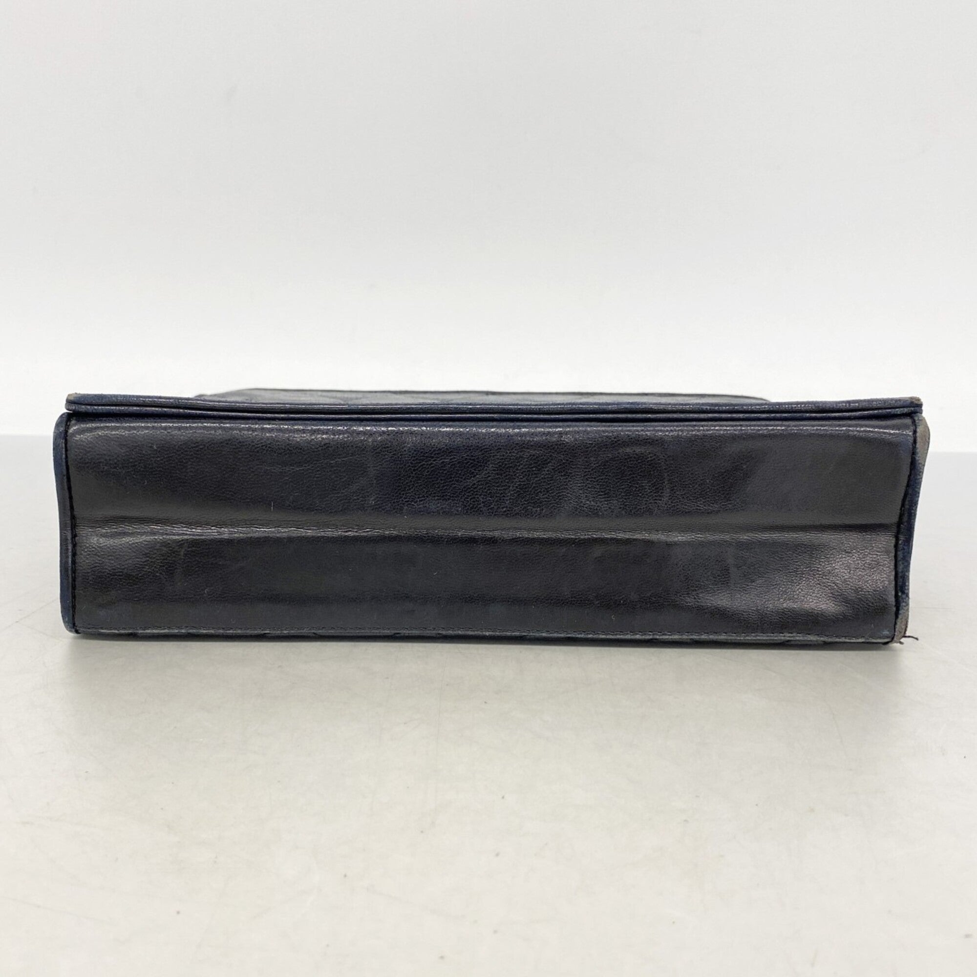 Chanel Black Leather Shoulder Bag (Pre-Owned)