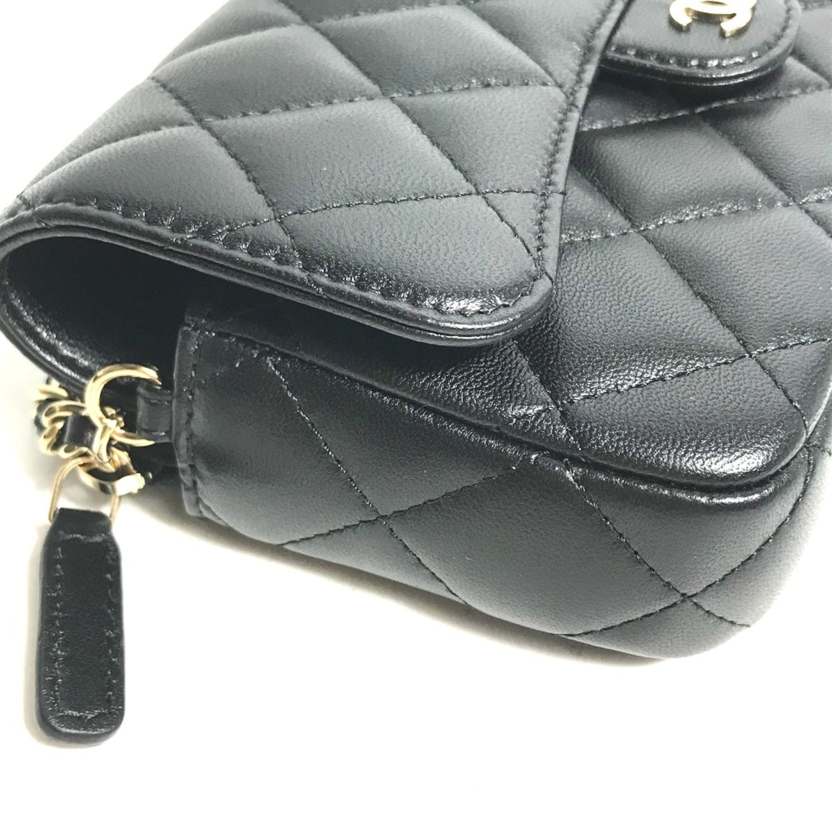 Chanel Black Leather Shoulder Bag (Pre-Owned)