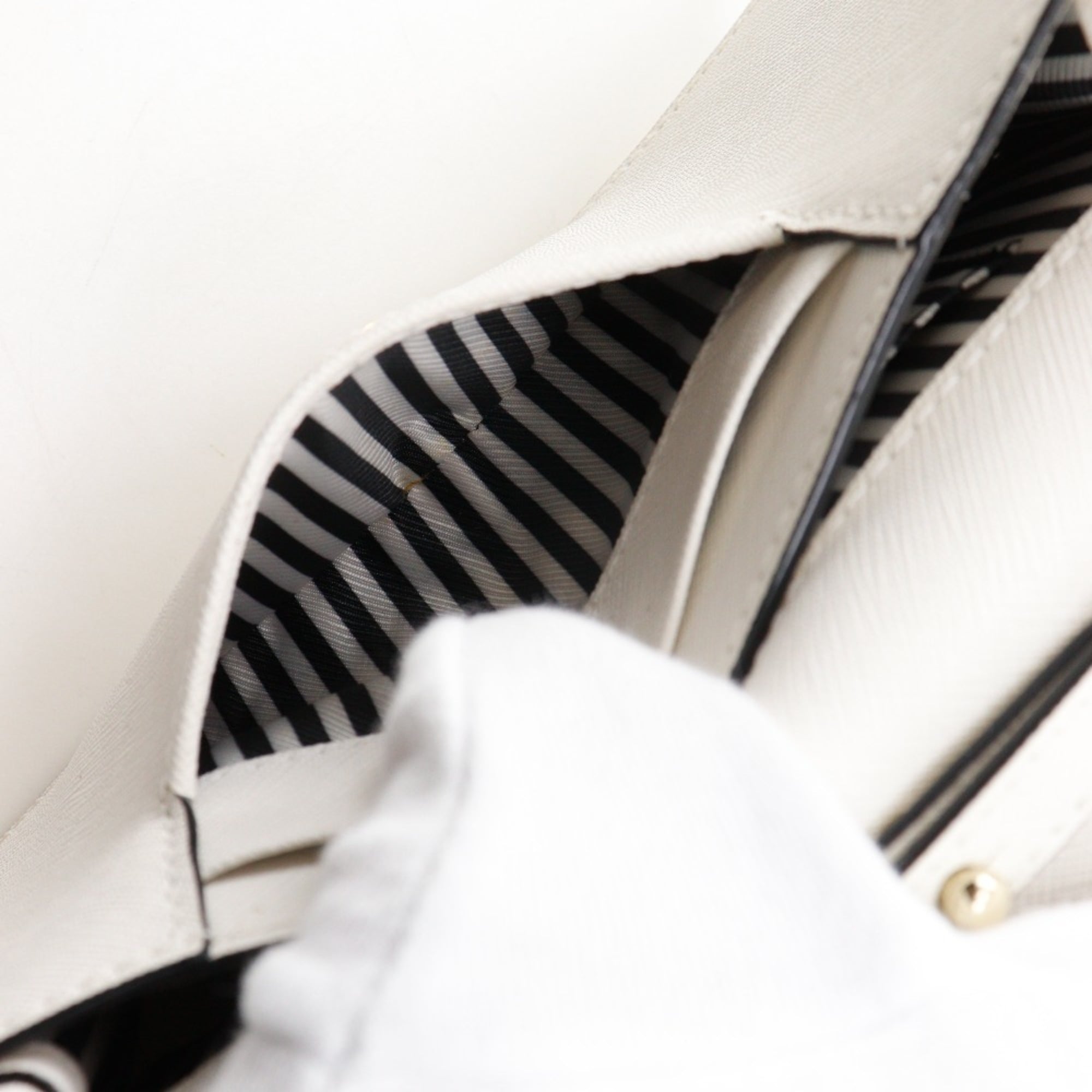 Kate Spade White Leather Pochette Shoulder Bag (Pre-Owned)
