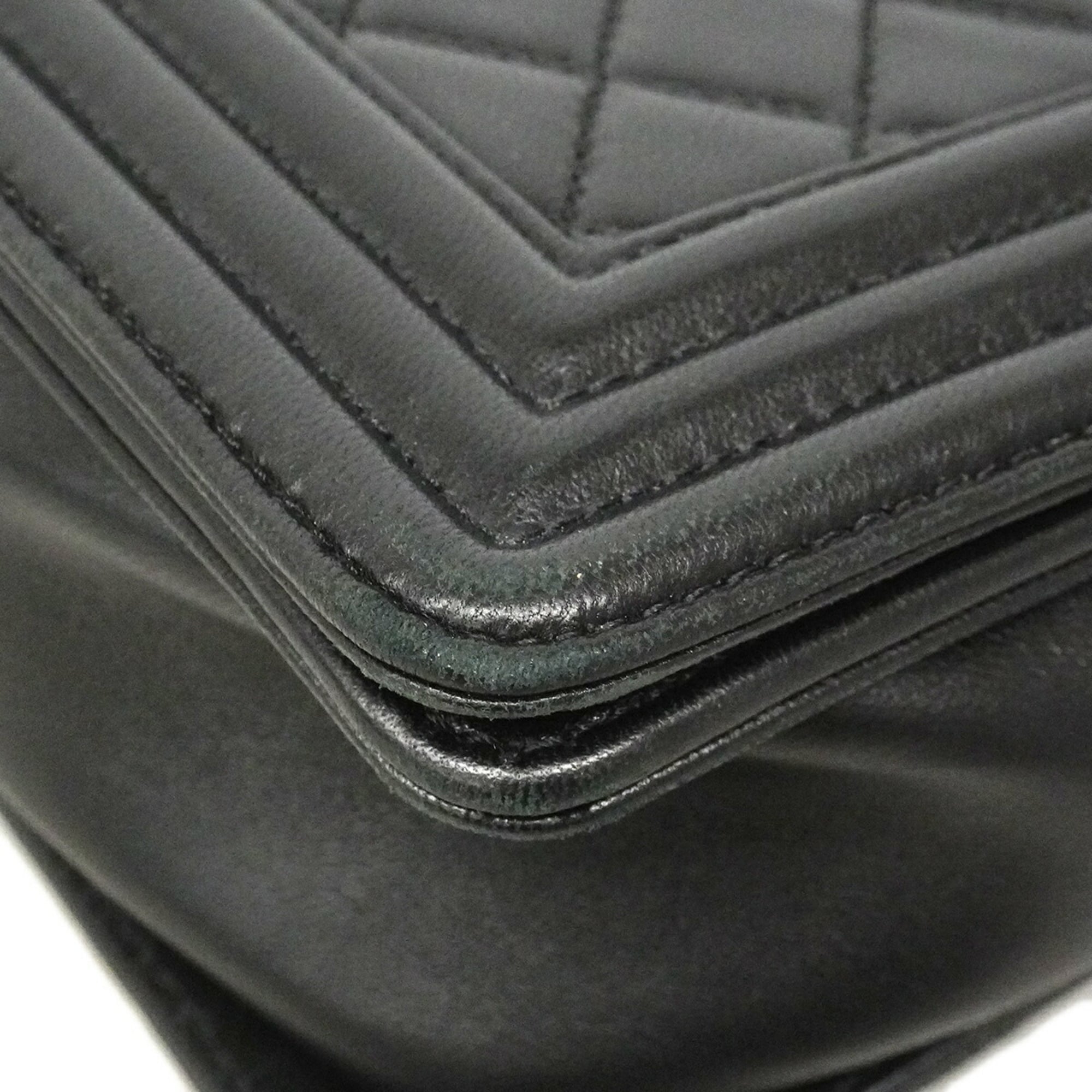 Chanel Black Leather Shoulder Bag (Pre-Owned)