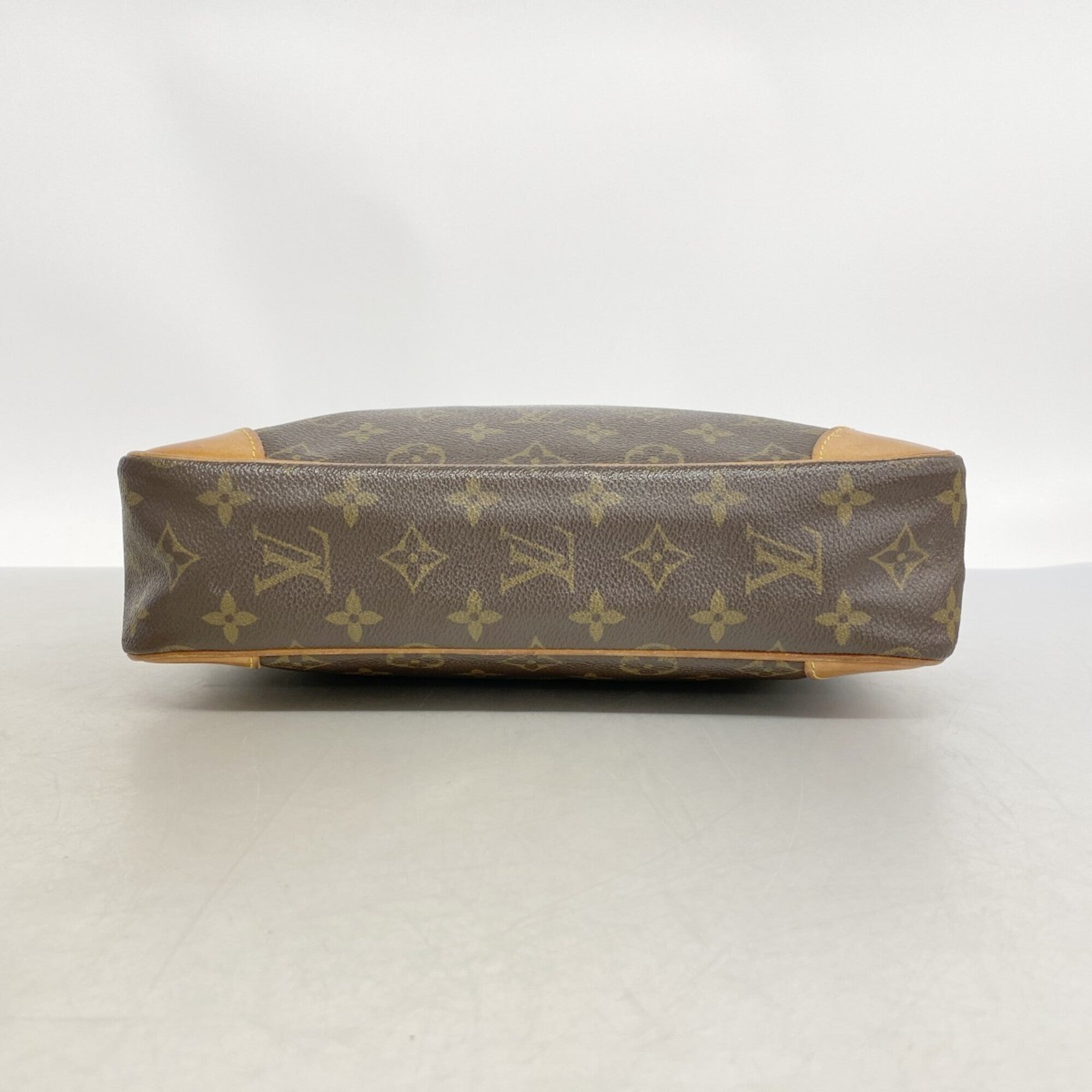 Louis Vuitton Brown Clutch Bag (Pre-Owned)