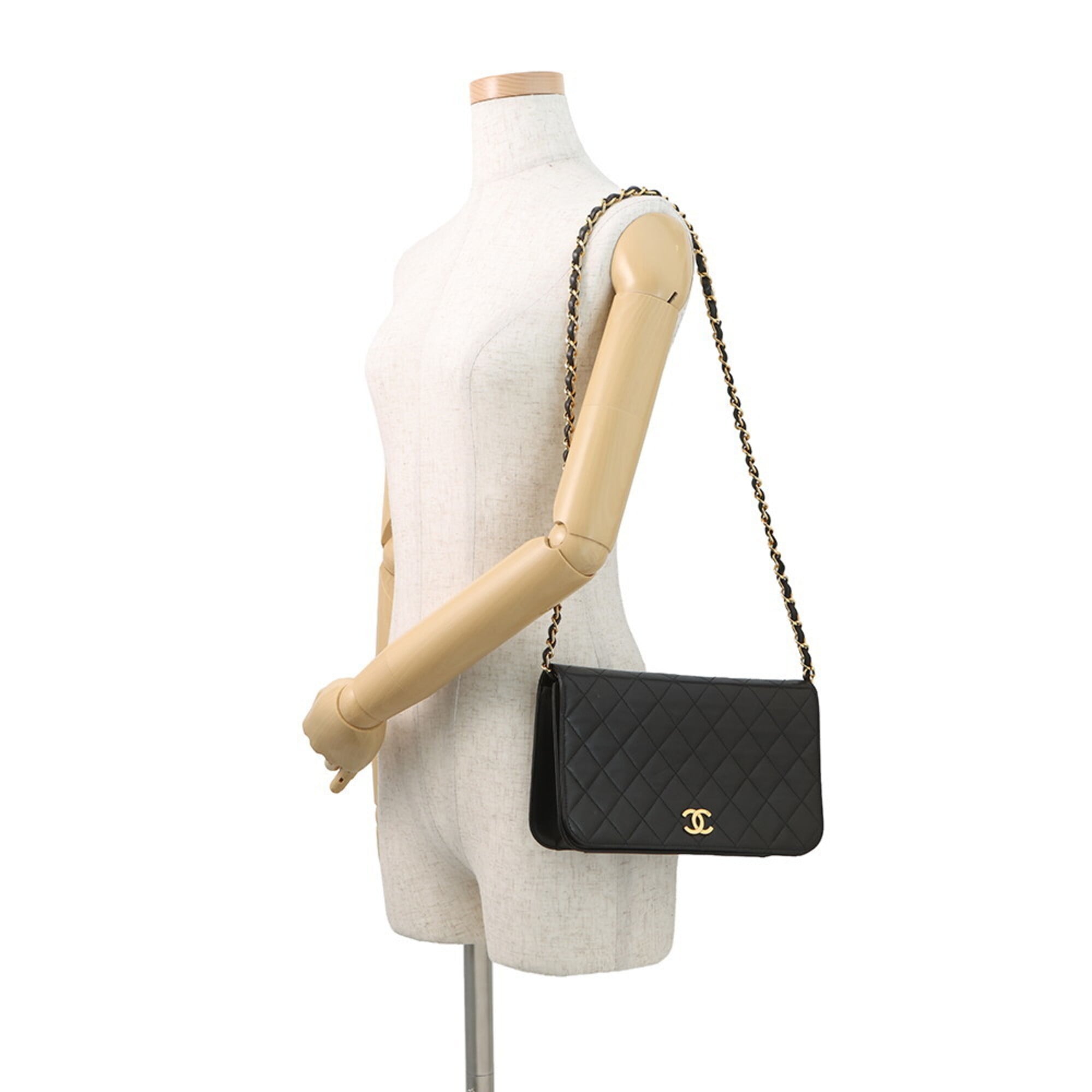 Chanel Black Leather Shoulder Bag (Pre-Owned)