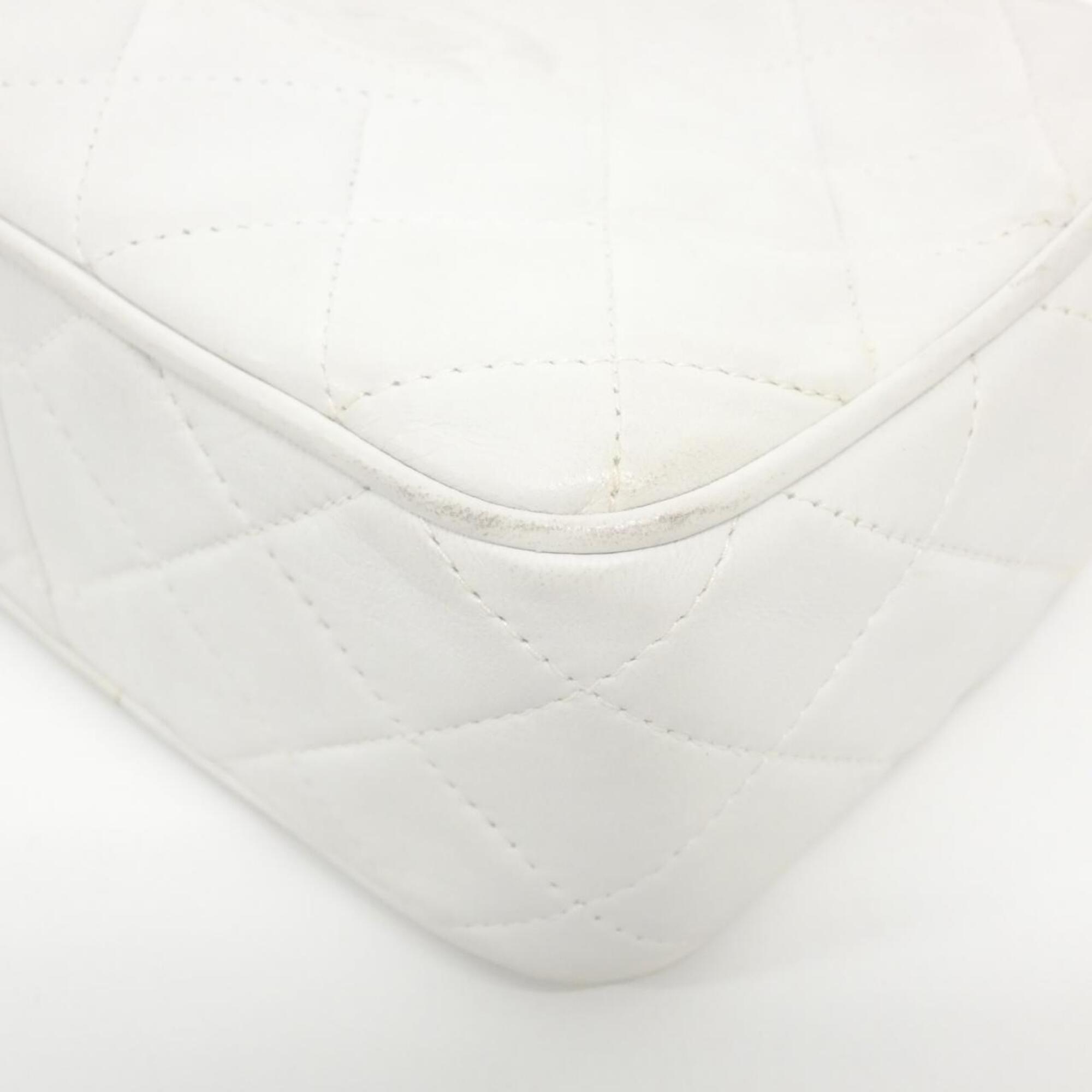 Chanel White Leather Shoulder Bag (Pre-Owned)
