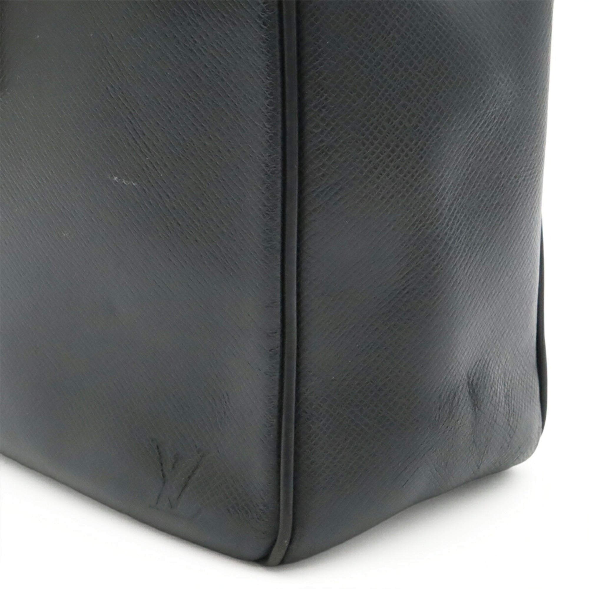 Louis Vuitton Ardoise Black Taiga Leather Shoulder Bag (Pre-Owned)