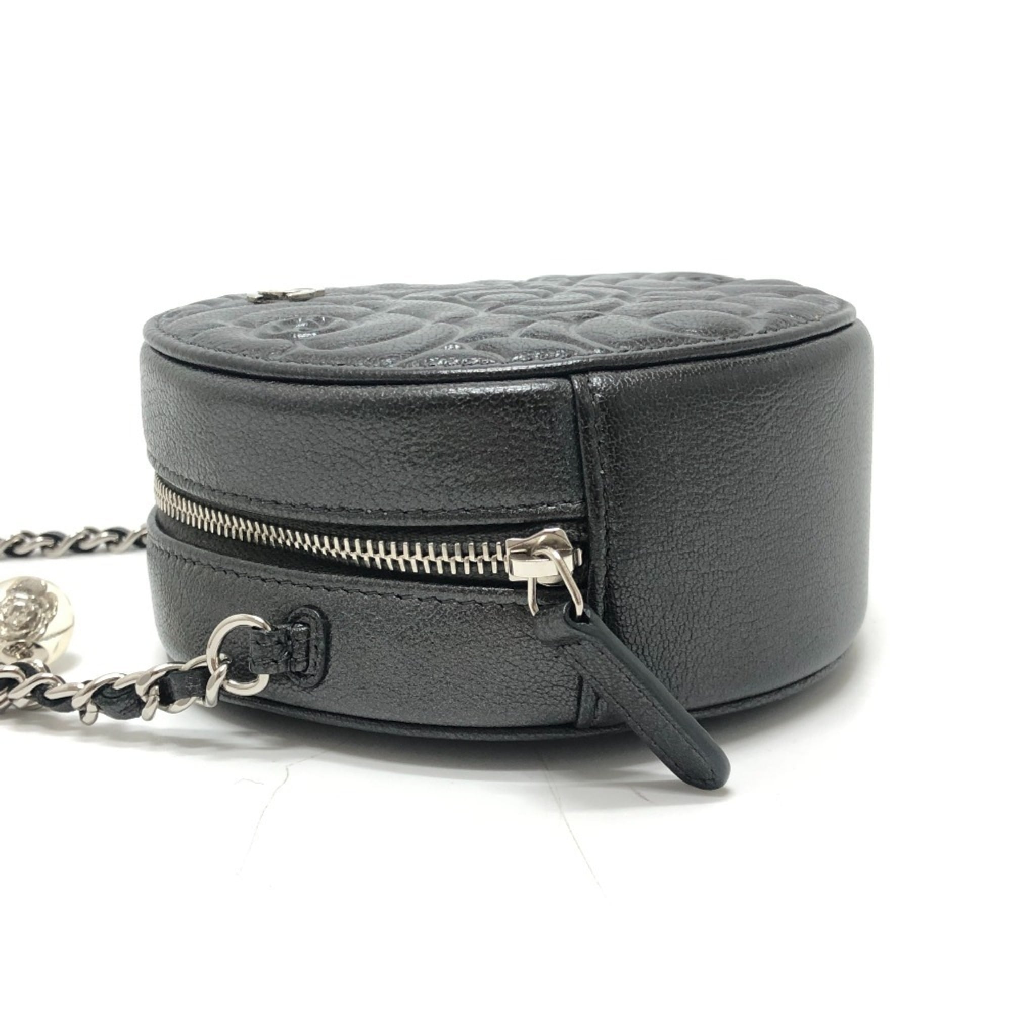 Chanel Gray Leather Shoulder Bag (Pre-Owned)