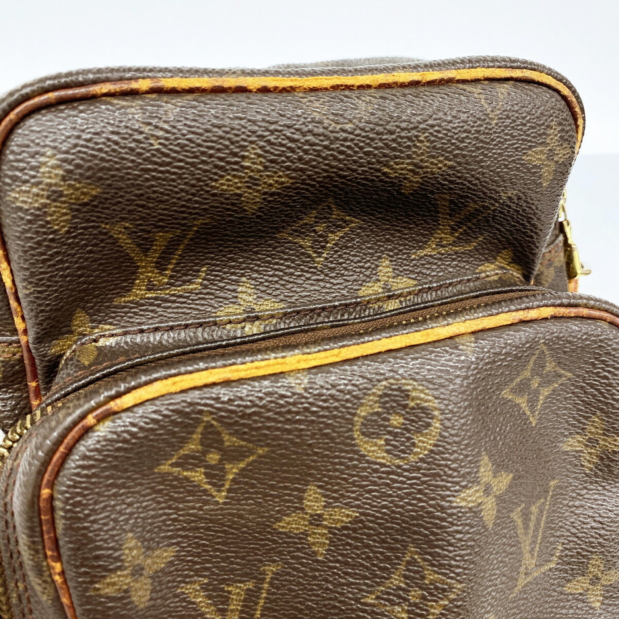 Louis Vuitton Brown Shoulder Bag (Pre-Owned)