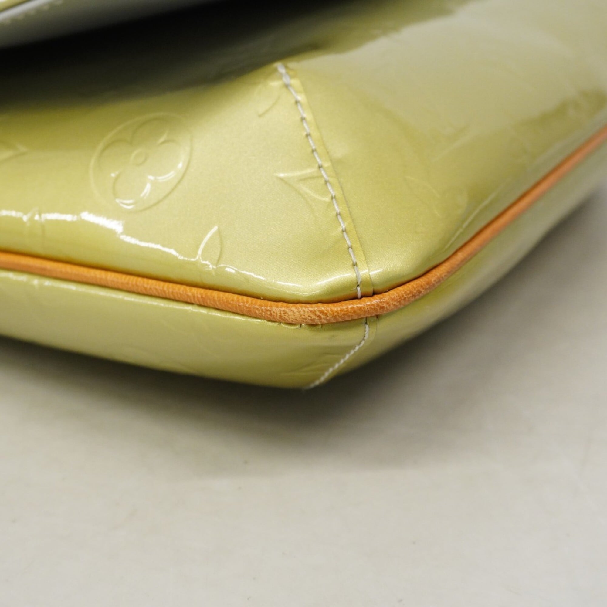Louis Vuitton Gris Shoulder Bag (Pre-Owned)