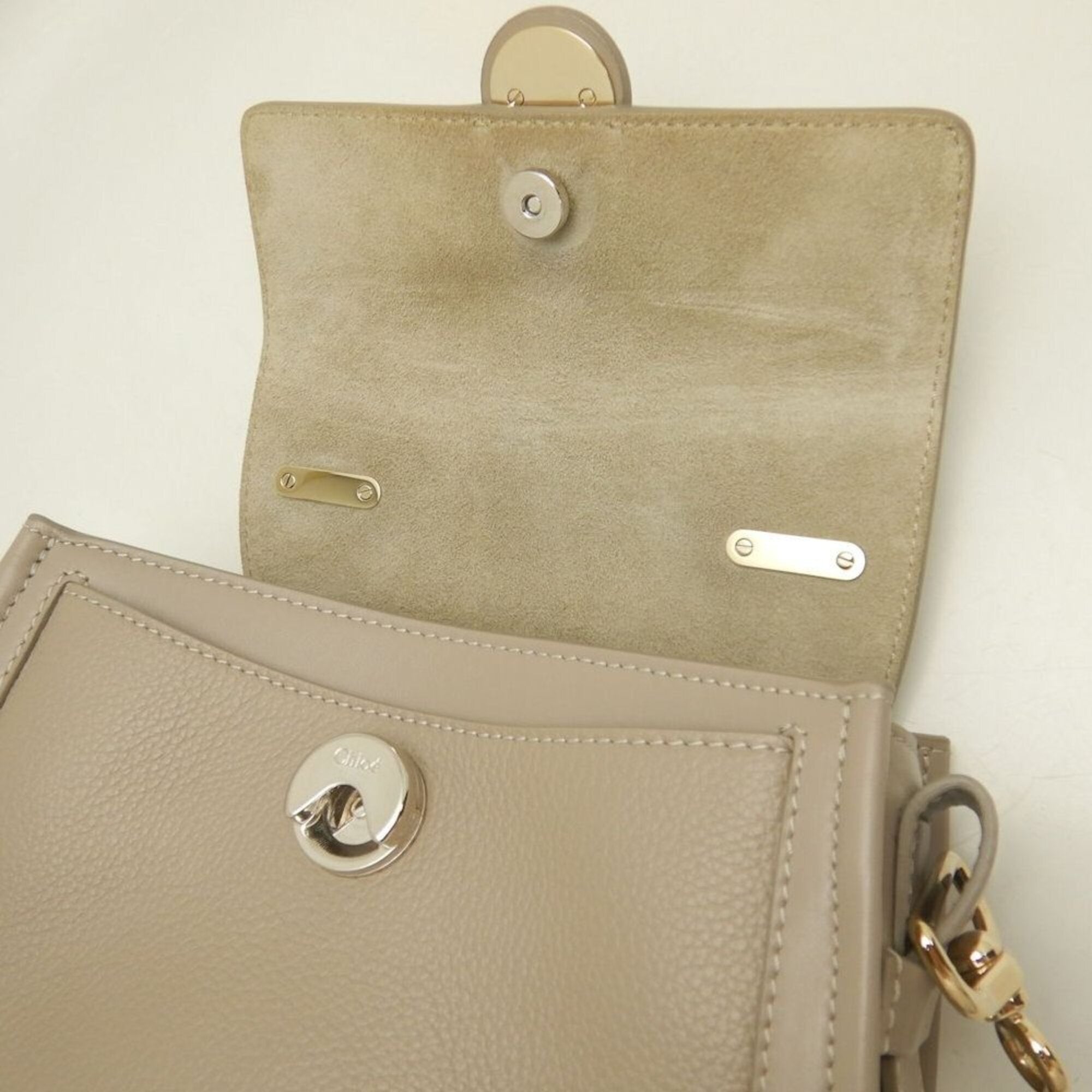 Chloé Grayish Leather Handbag (Pre-Owned)