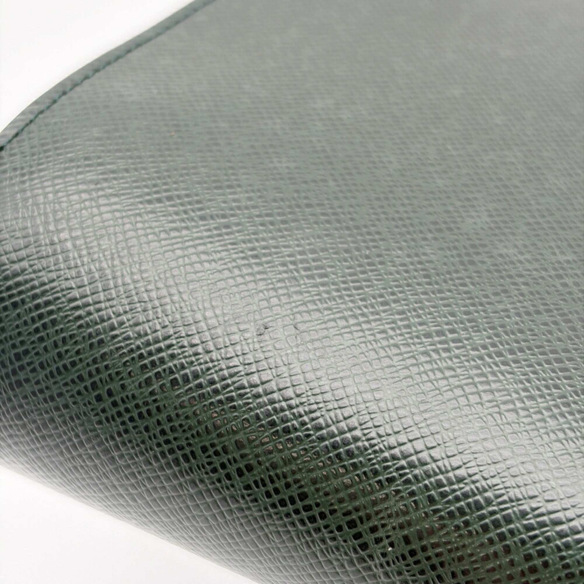 Louis Vuitton Episea Taiga Leather Leather Clutch Bag (Pre-Owned)