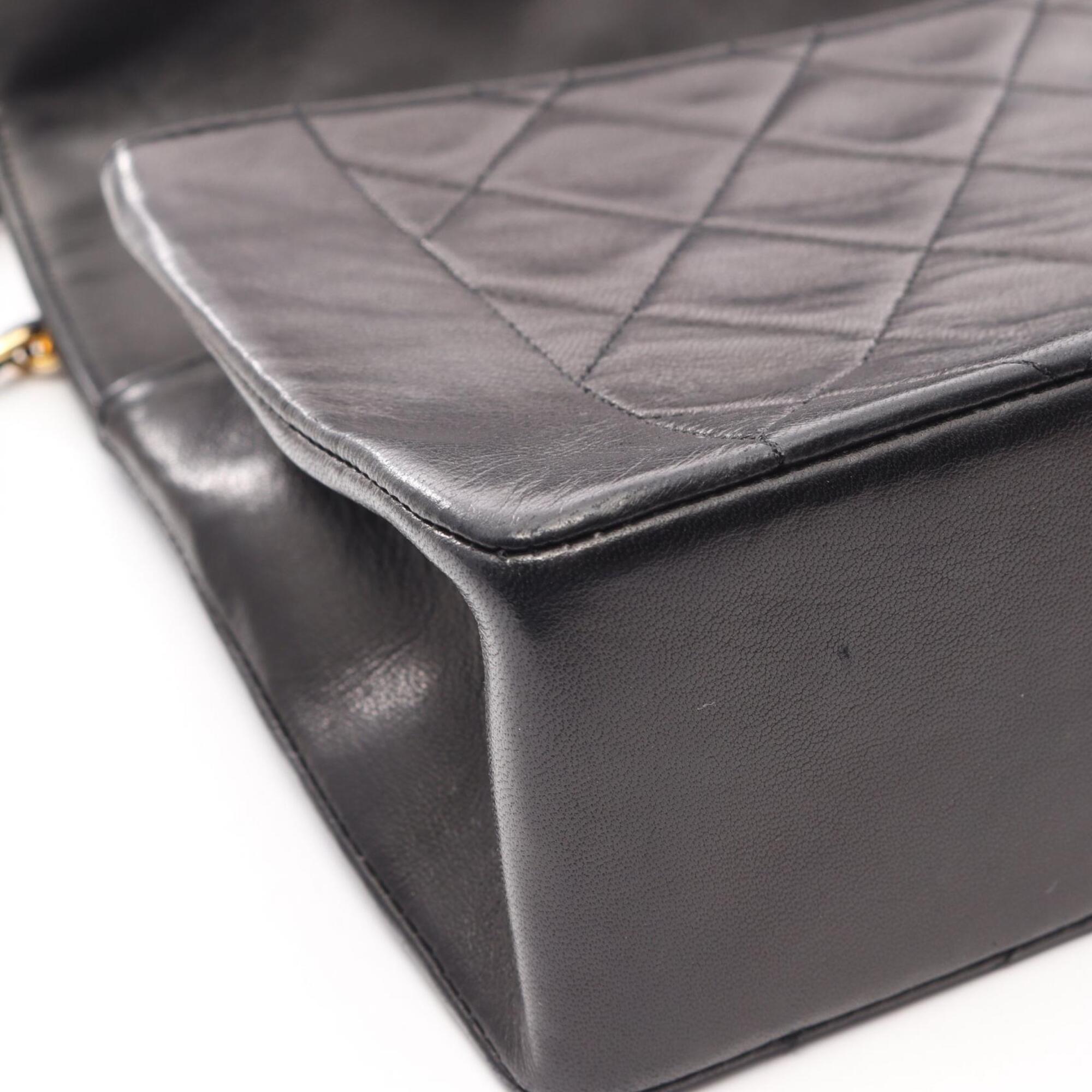 Chanel Black Leather Handbag Shoulder Bag (Pre-Owned)