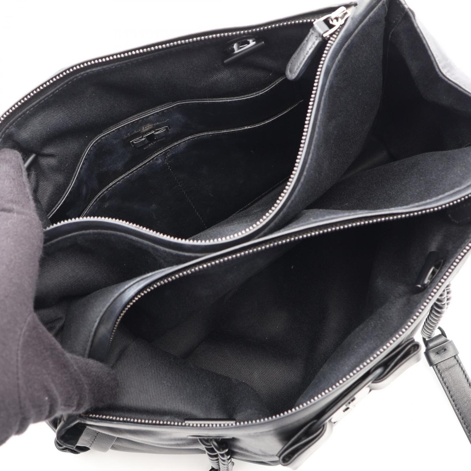 Salvatore Ferragamo Black Leather Handbag Shoulder Bag (Pre-Owned)