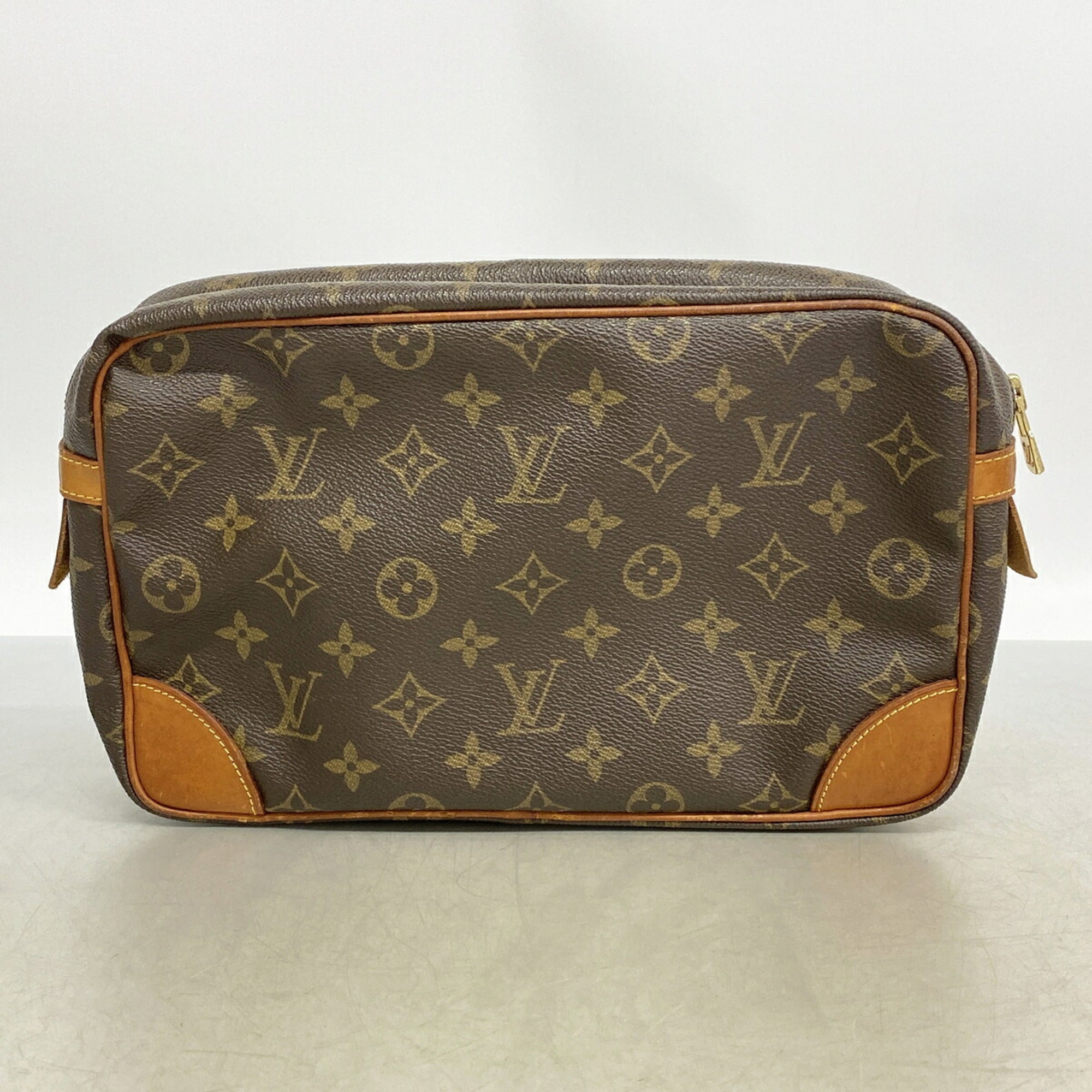 Louis Vuitton Brown Clutch Bag (Pre-Owned)