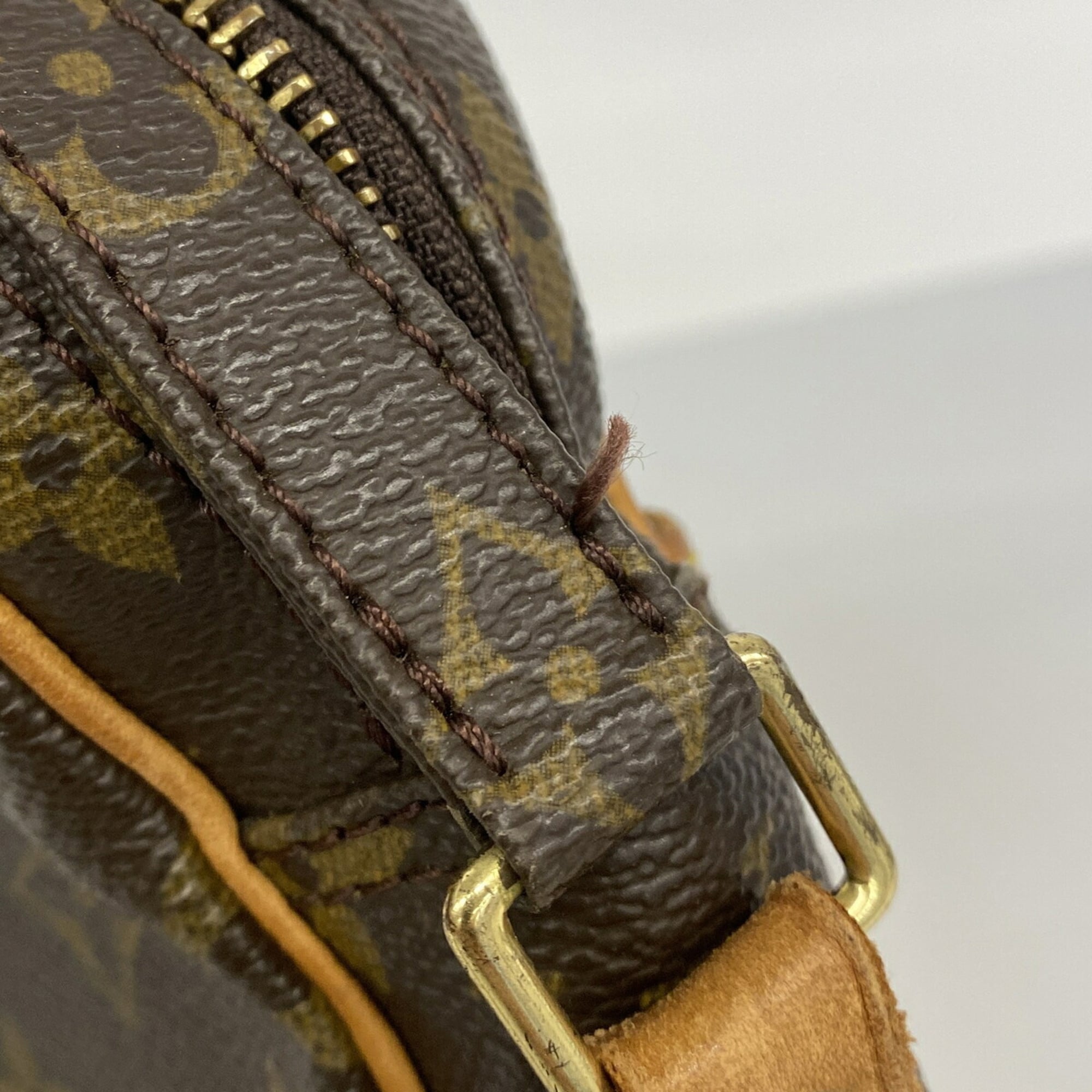 Louis Vuitton Brown Shoulder Bag (Pre-Owned)