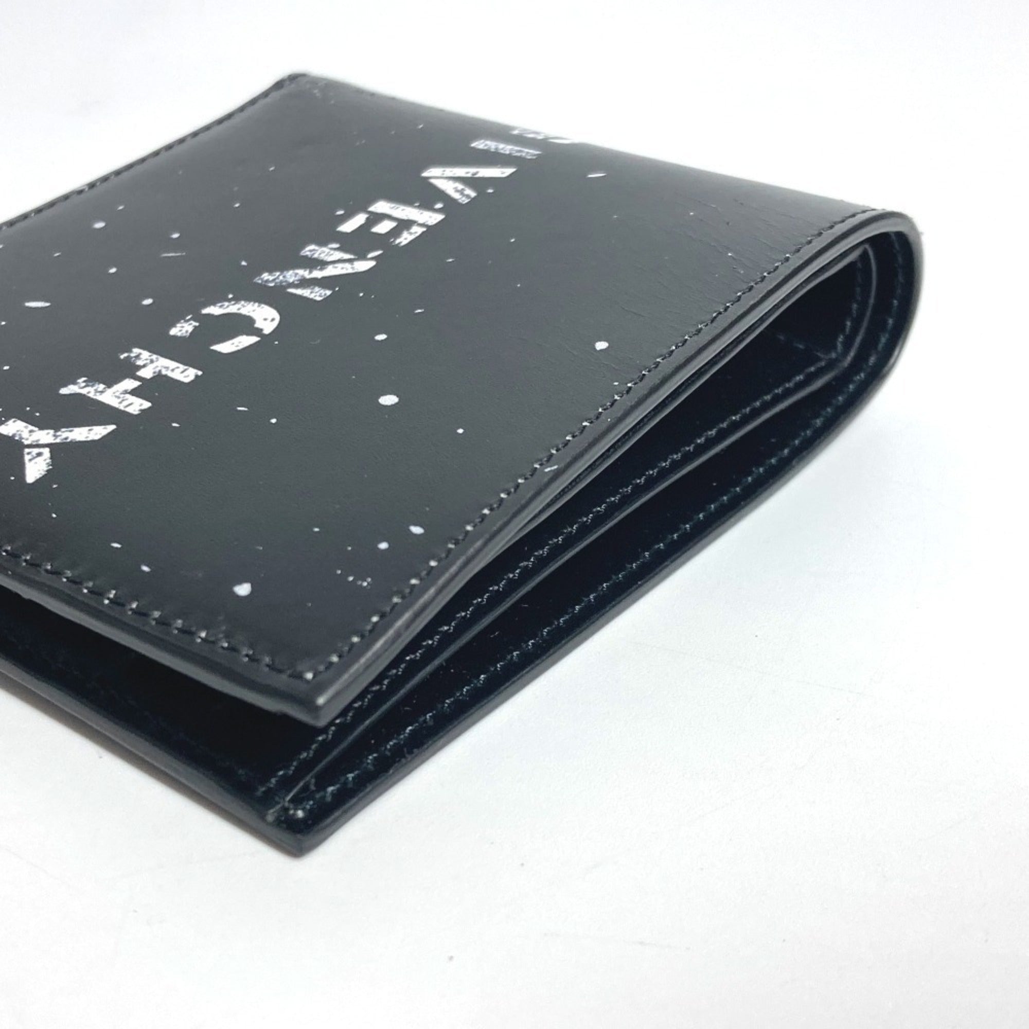 Givenchy Black White Leather Wallet (Bi-Fold) (Pre-Owned)