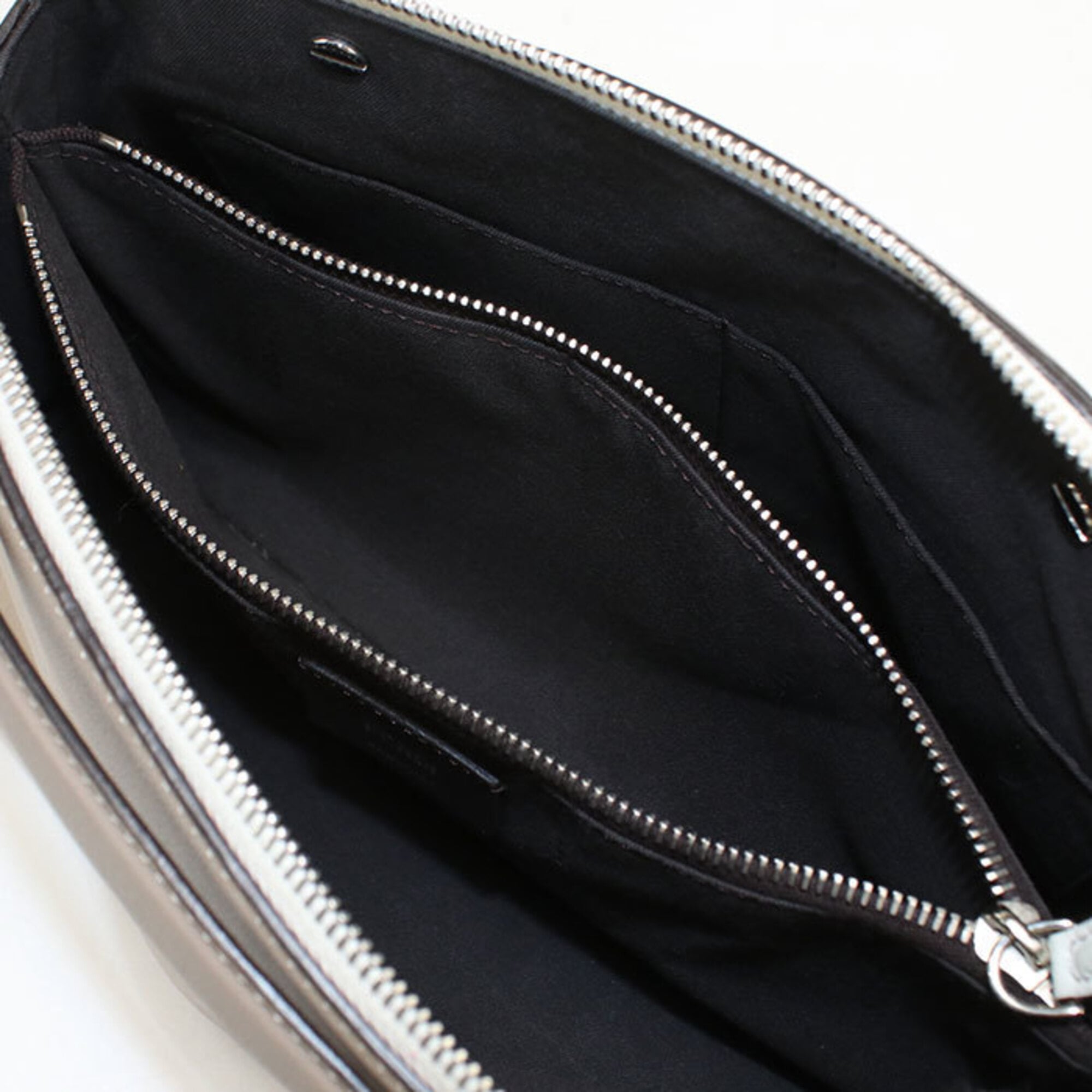 Fendi Beige Leather Handbag (Pre-Owned)