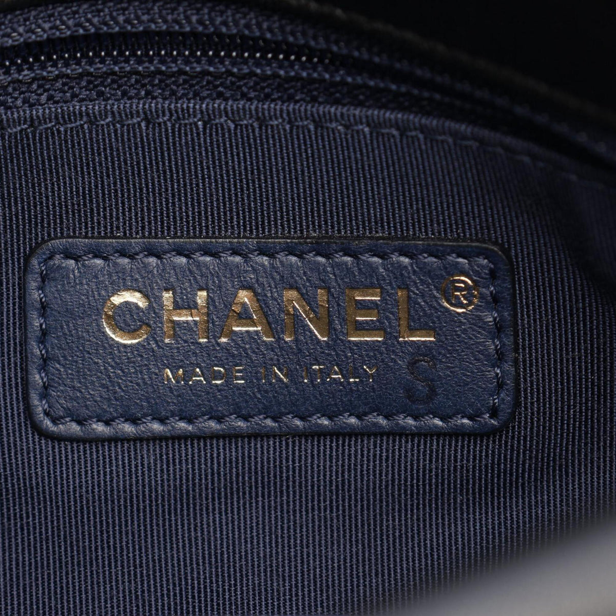 Chanel Chevron (V Stitch) Black Navy Leather Handbag Shoulder Bag (Pre-Owned)