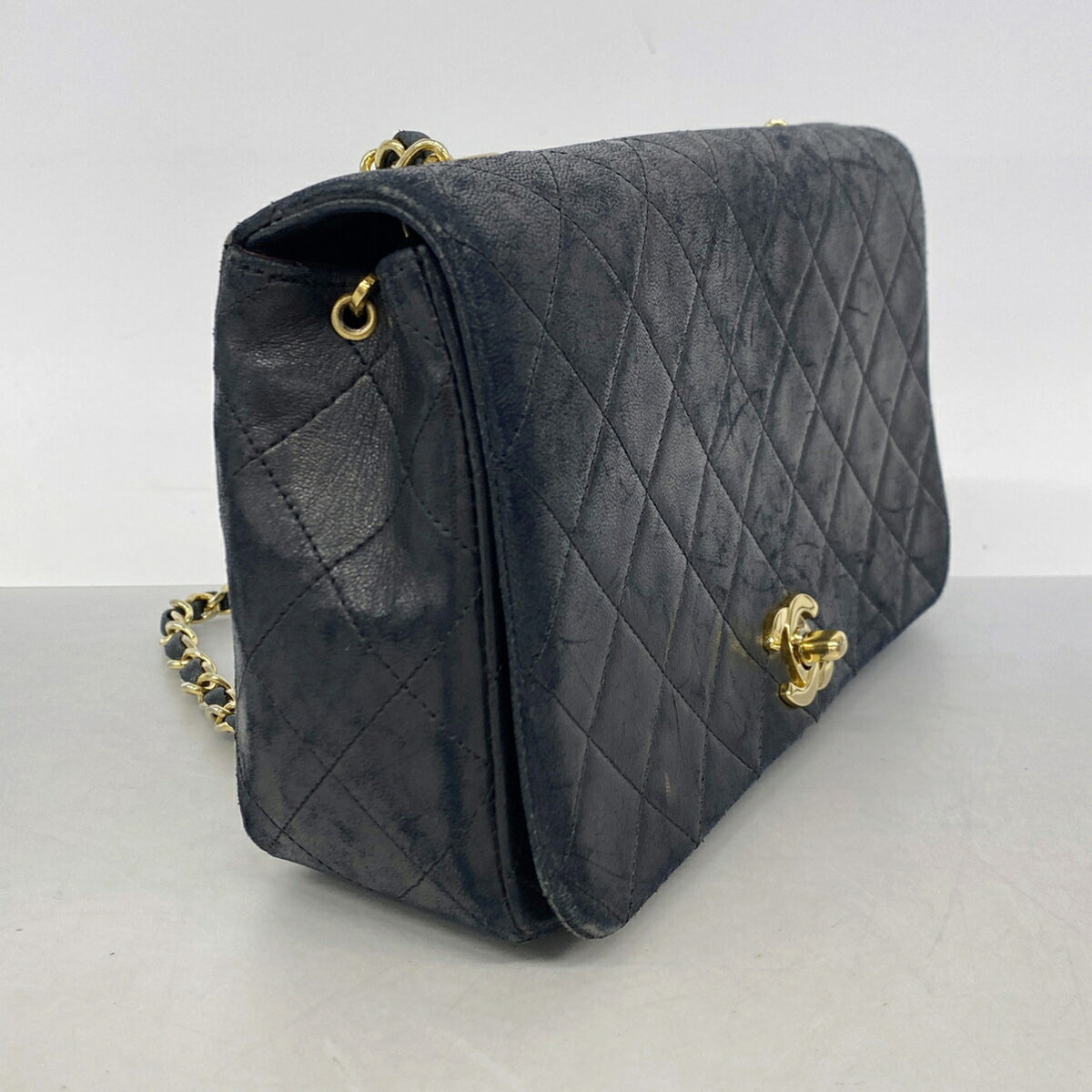 Chanel Black Leather Shoulder Bag (Pre-Owned)