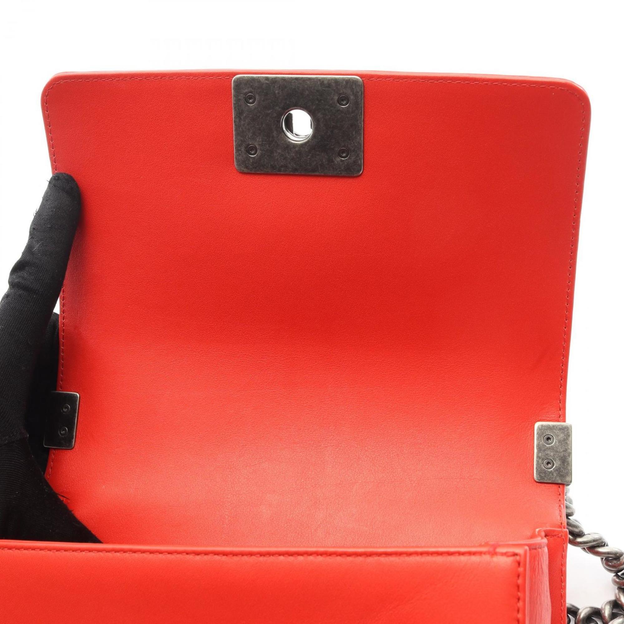 Chanel Red Color Leather Shoulder Bag (Pre-Owned)