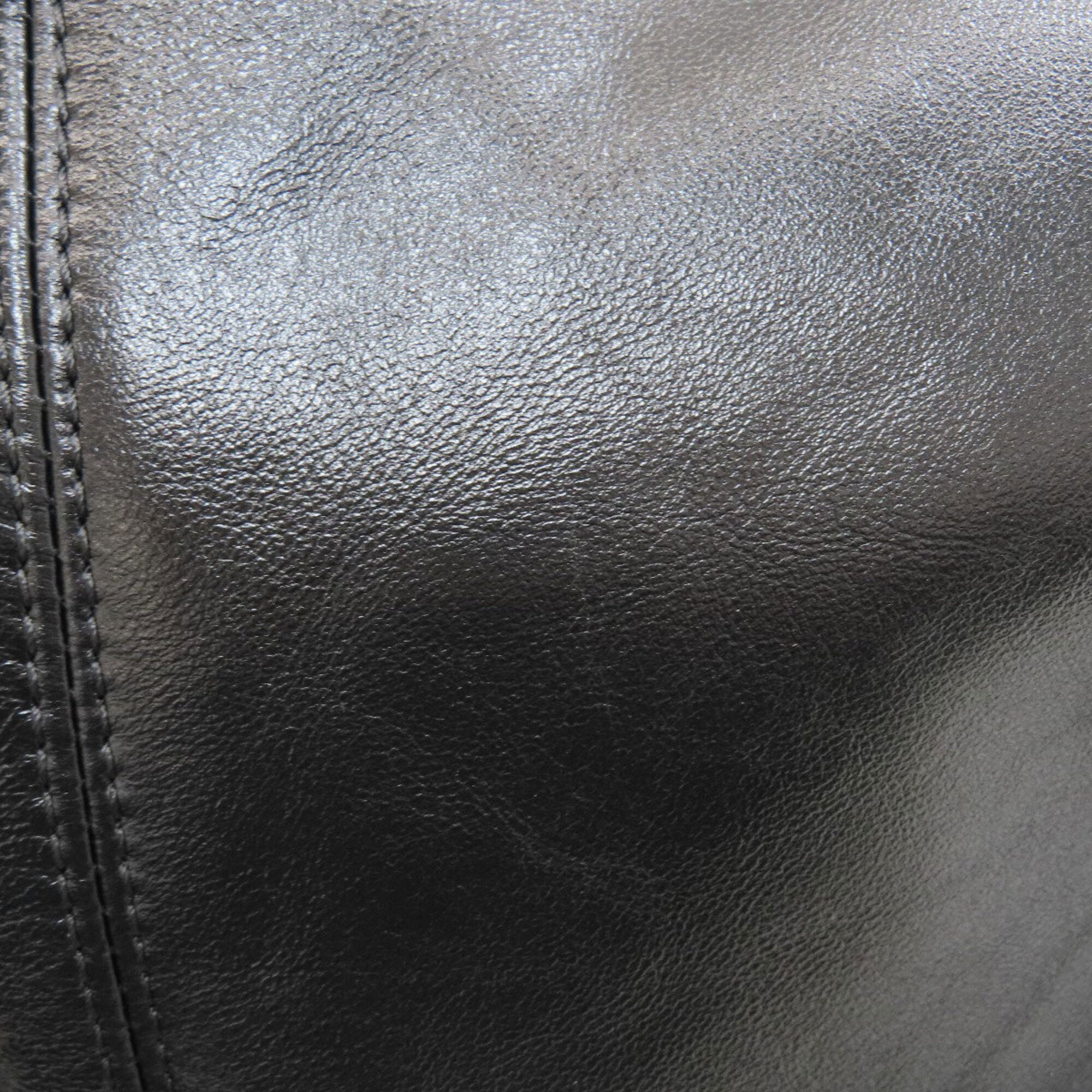 Louis Vuitton Black Leather Shoulder Bag (Pre-Owned)