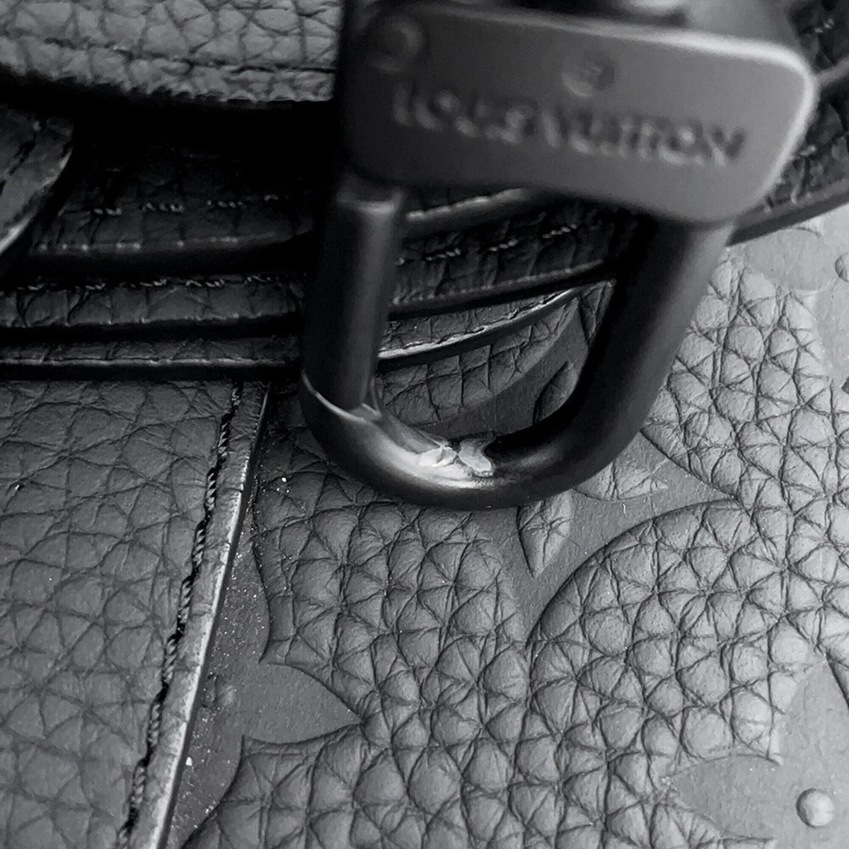 Louis Vuitton Noir Monogram Handbag (Pre-Owned)