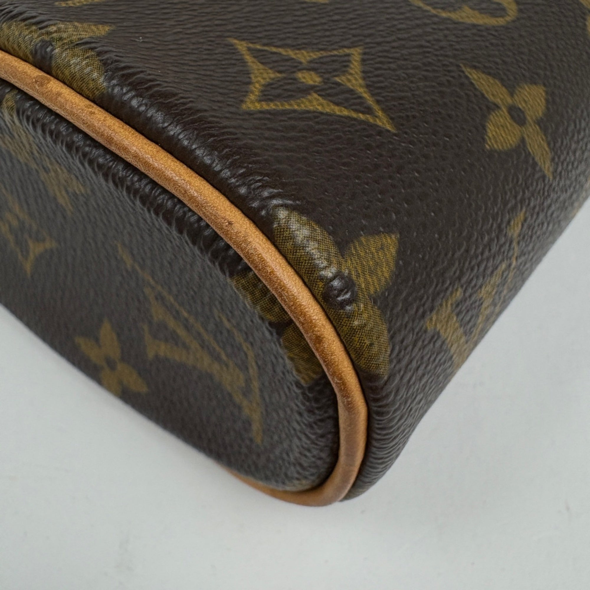 Louis Vuitton Brown Monogram Handbag (Pre-Owned)