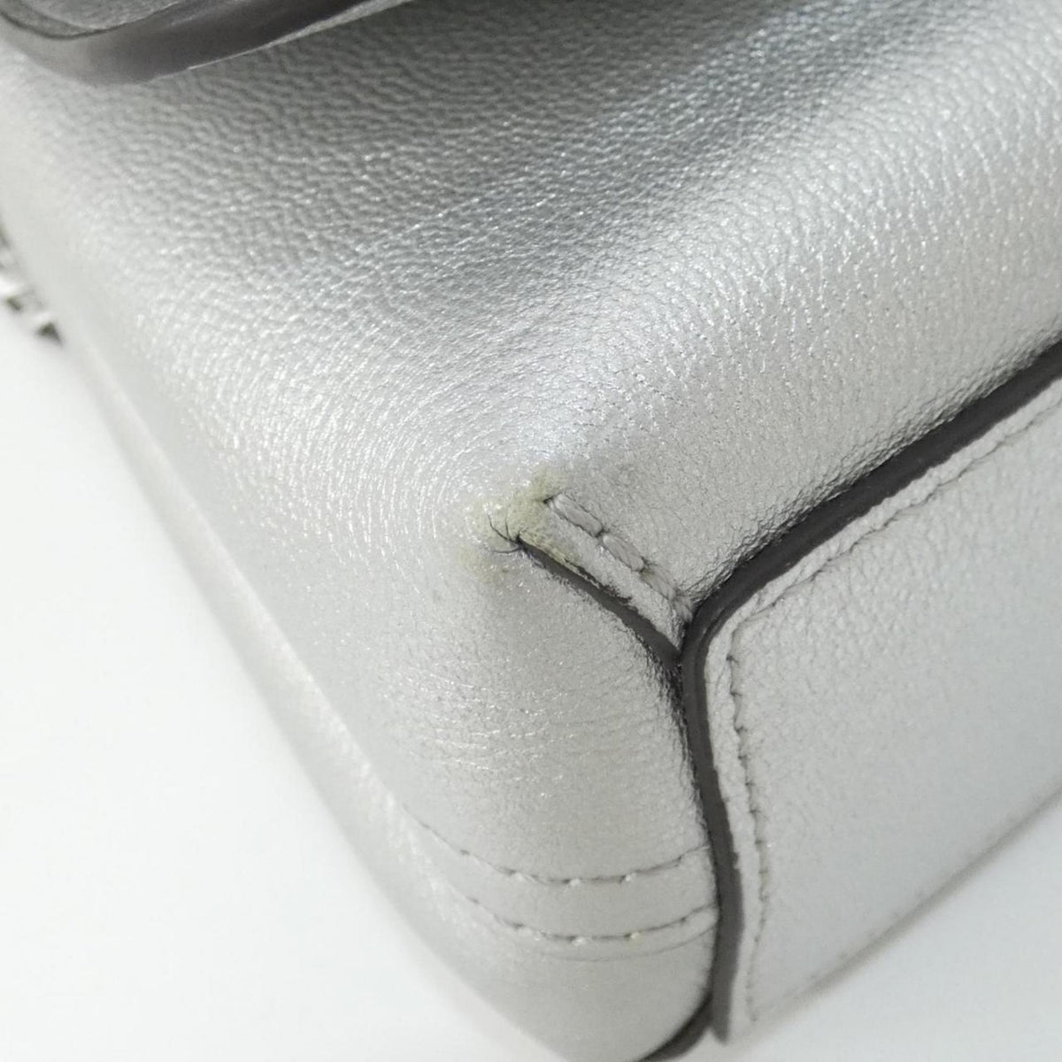 Louis Vuitton Silver Leather Handbag Shoulder Bag (Pre-Owned)