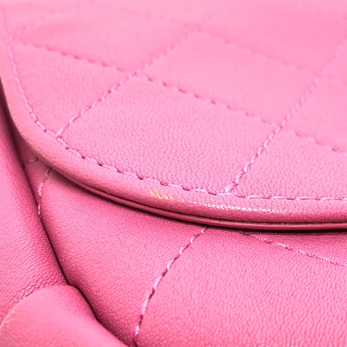 Chanel Pink Leather Shoulder Bag (Pre-Owned)