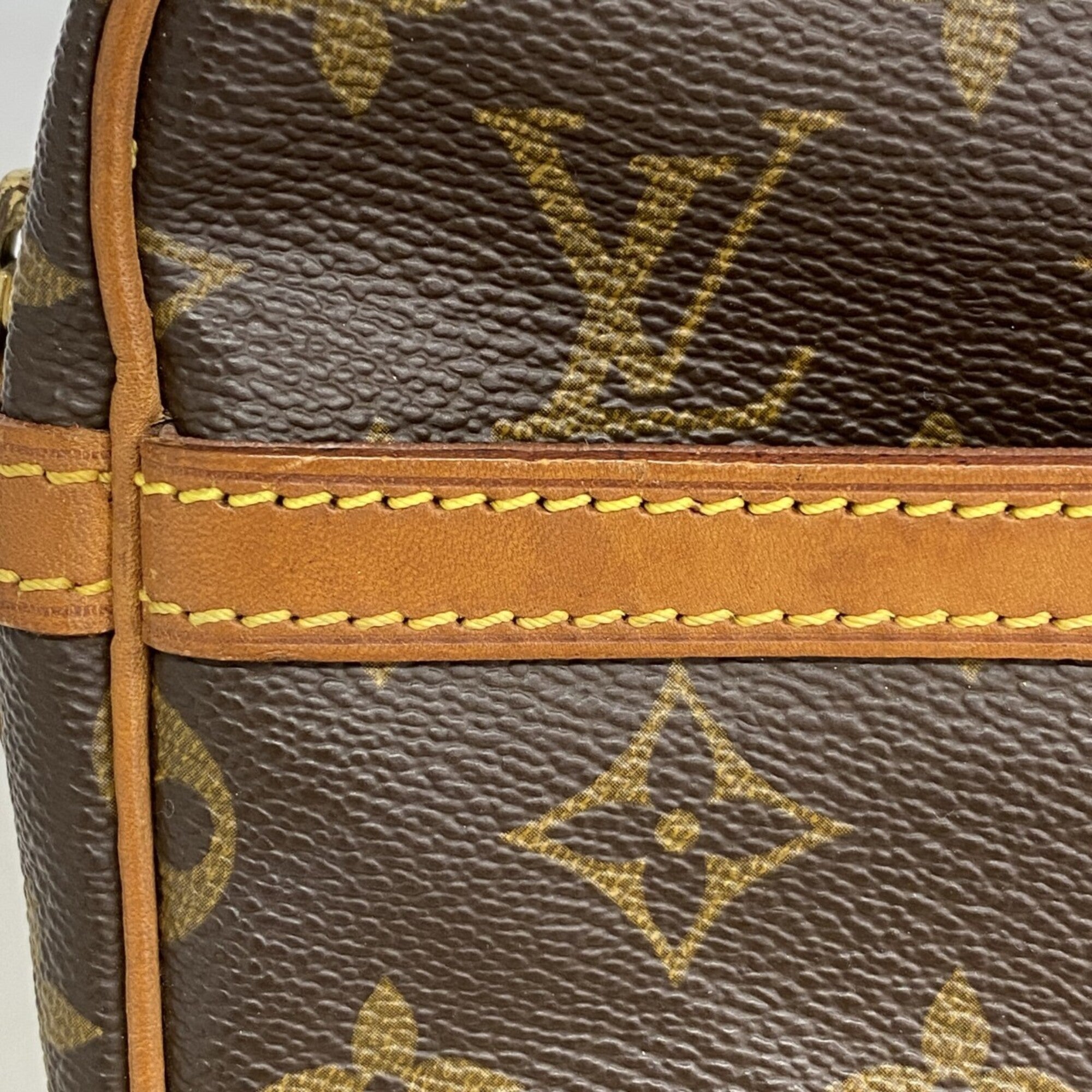 Louis Vuitton Brown Clutch Bag (Pre-Owned)