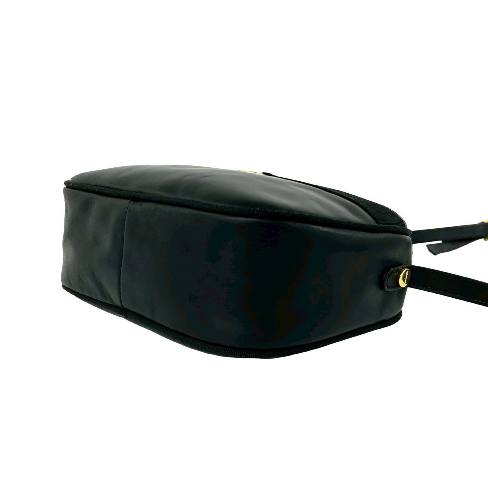 Salvatore Ferragamo Black Leather Pochette Shoulder Bag (Pre-Owned)