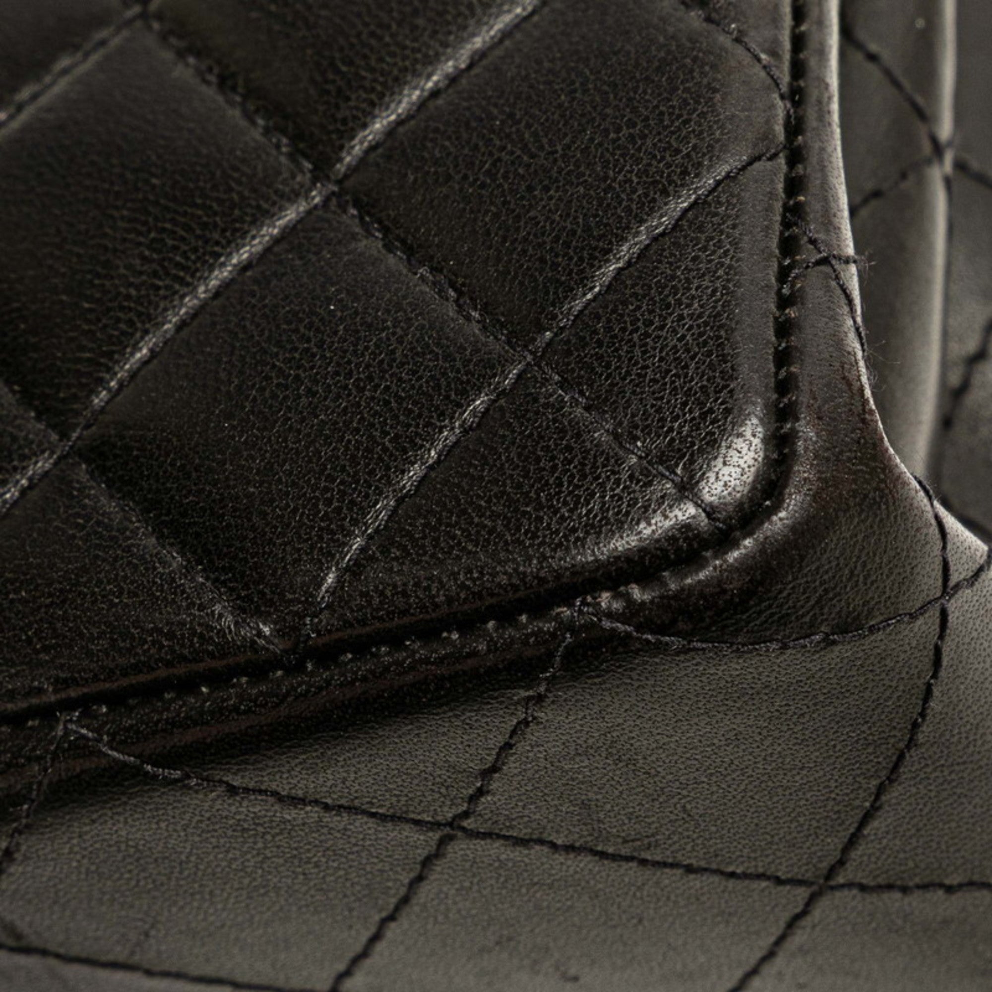 Chanel Black Leather Handbag (Pre-Owned)