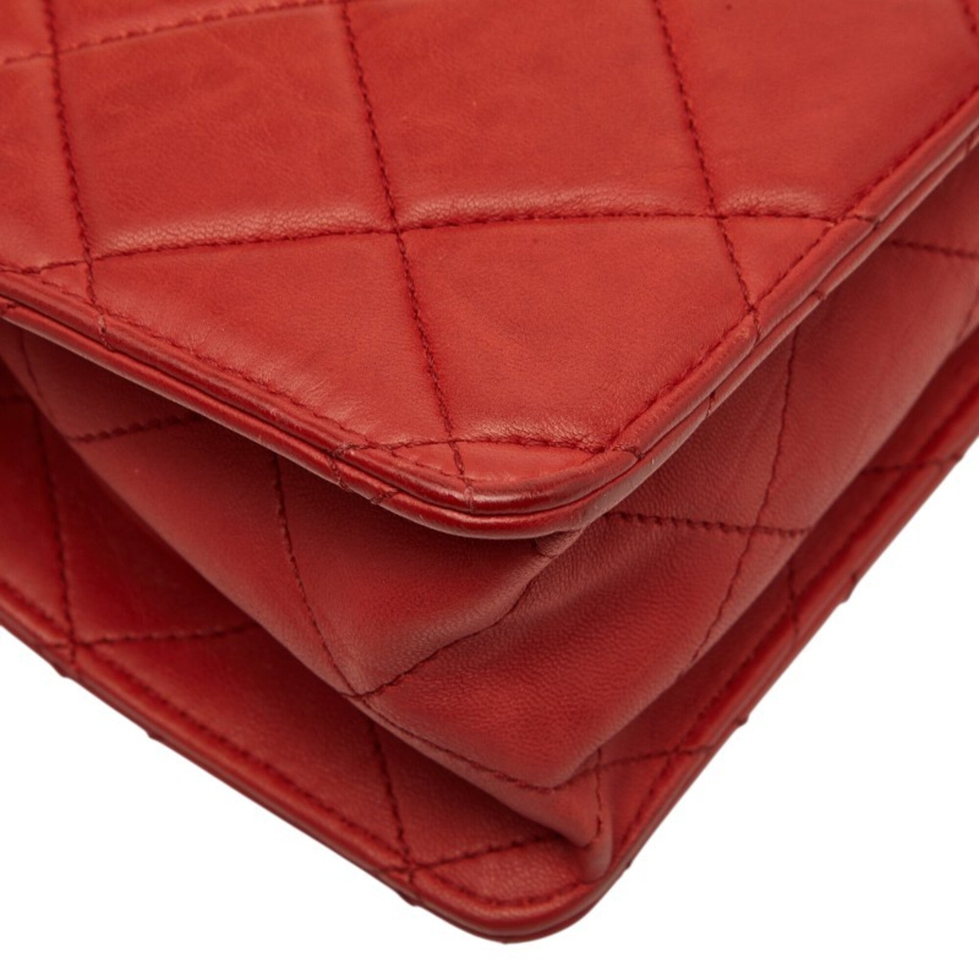Chanel Red Color Leather Handbag Shoulder Bag (Pre-Owned)