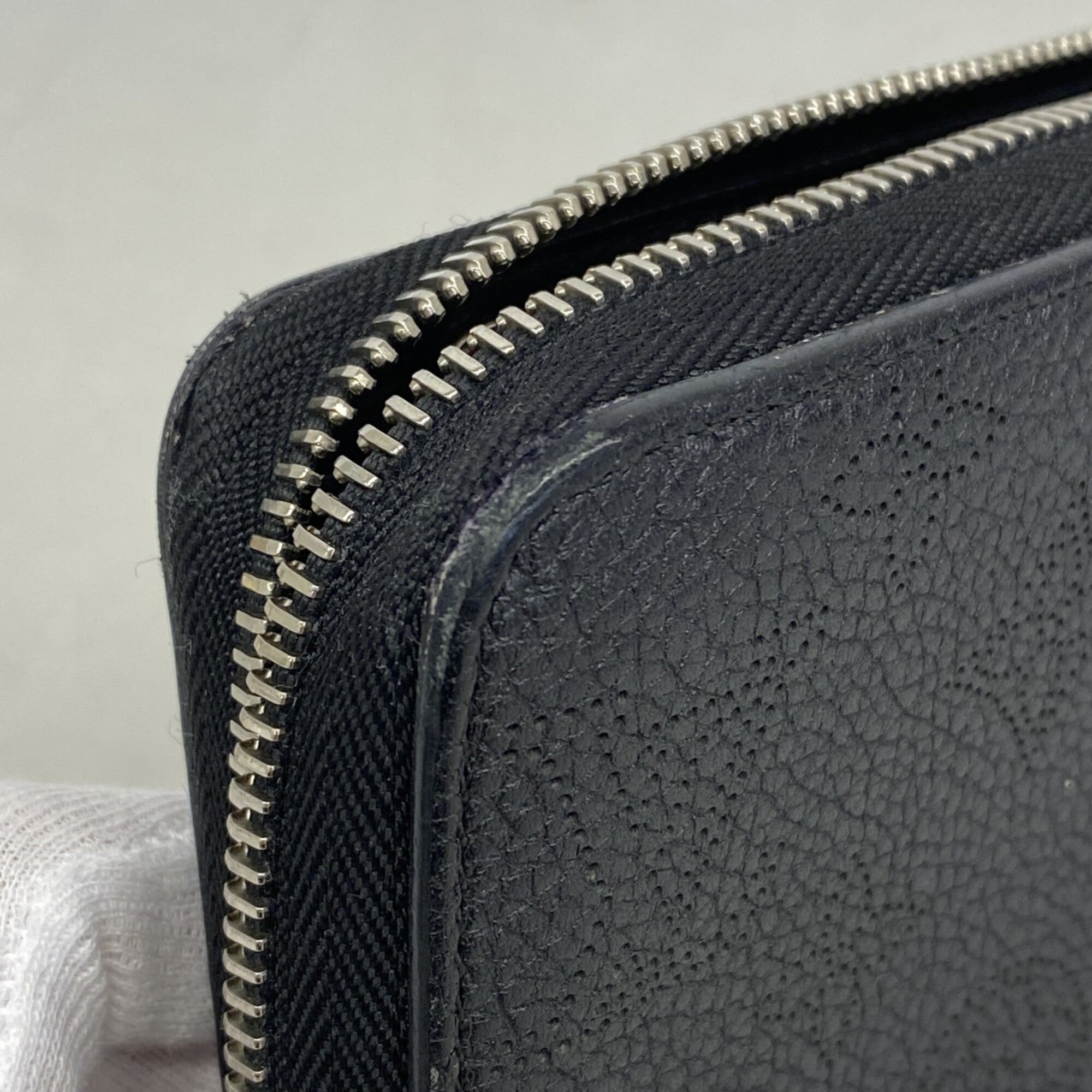 Louis Vuitton Noir Long Wallet (Bi-Fold) (Pre-Owned)